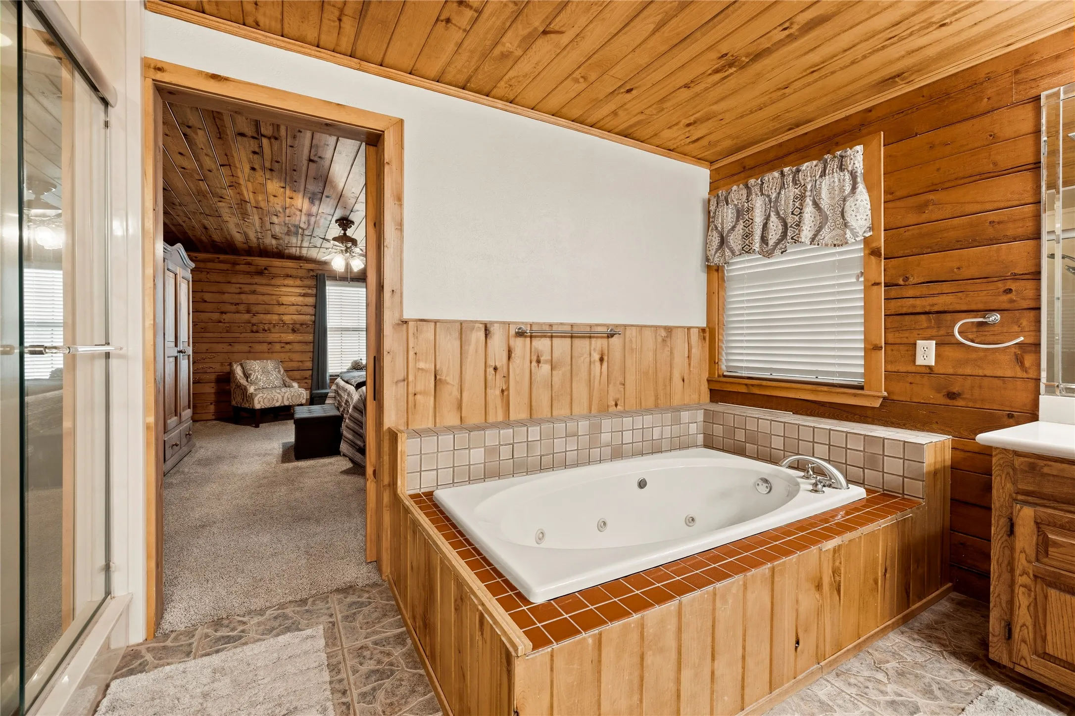 Single Family Residence For Sale in Gregg County , 782 Rosie Wady Road, Gladewater, Texas 75647, 4 Bedroom, 3 Bathroom, 2 Garage spaces, 4,254 Sqft, built in 1983, mls#21366826, Real Estate Agent in Gladewater, Homes For Sale in Gregg county, Homes For Sale in Gladewater, Realtor in Gladewater Texas, Real Estate Brokerage Independent Realty Texas, Luminita Cordes Realtor