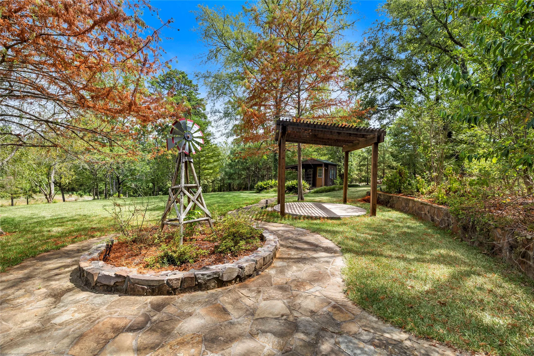 Single Family Residence For Sale in Gregg County , 782 Rosie Wady Road, Gladewater, Texas 75647, 4 Bedroom, 3 Bathroom, 2 Garage spaces, 4,254 Sqft, built in 1983, mls#21366826, Real Estate Agent in Gladewater, Homes For Sale in Gregg county, Homes For Sale in Gladewater, Realtor in Gladewater Texas, Real Estate Brokerage Independent Realty Texas, Luminita Cordes Realtor
