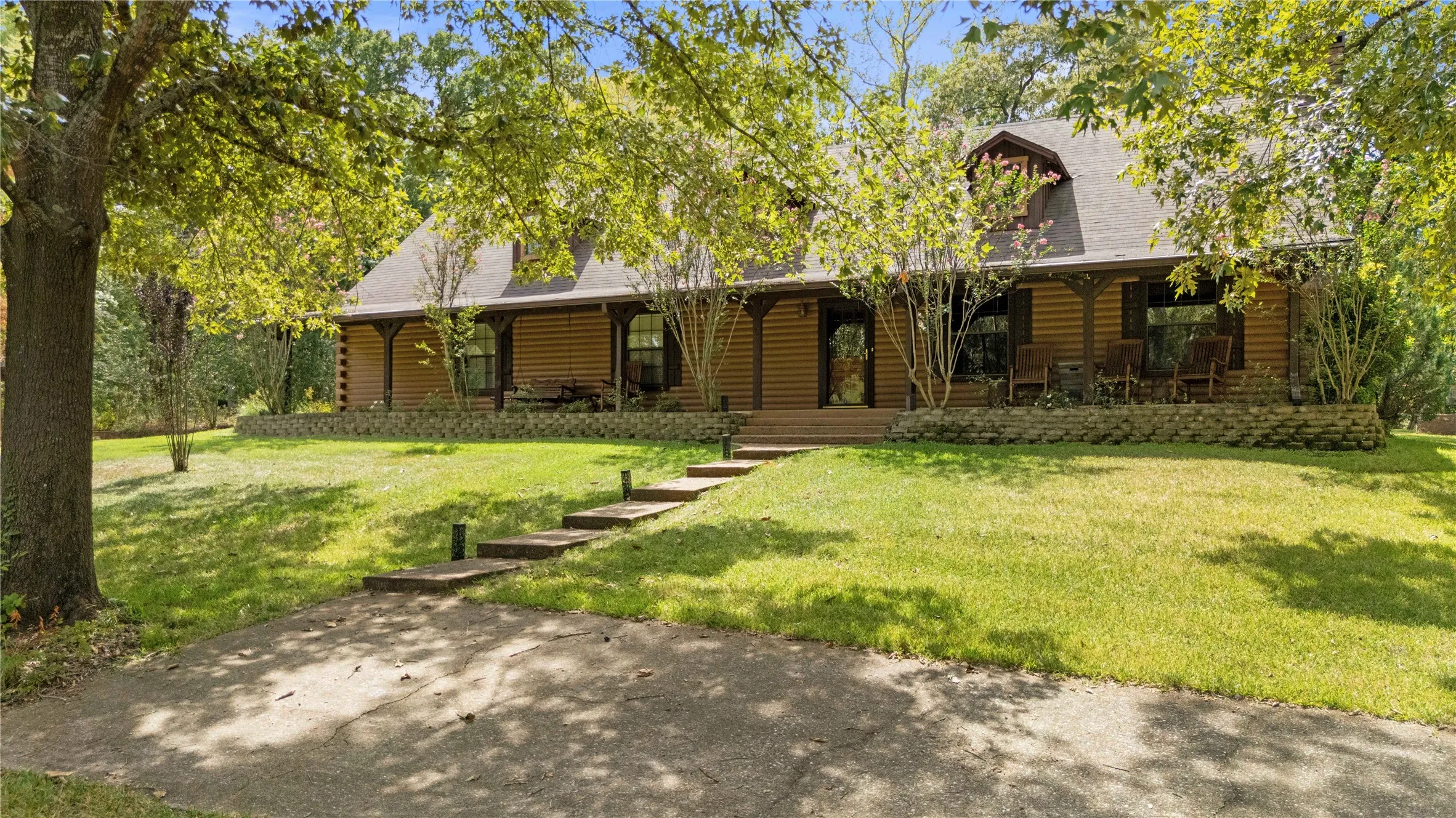 Single Family Residence For Sale in Gregg County , 782 Rosie Wady Road, Gladewater, Texas 75647, 4 Bedroom, 3 Bathroom, 2 Garage spaces, 4,254 Sqft, built in 1983, mls#21366826, Real Estate Agent in Gladewater, Homes For Sale in Gregg county, Homes For Sale in Gladewater, Realtor in Gladewater Texas, Real Estate Brokerage Independent Realty Texas, Luminita Cordes Realtor
