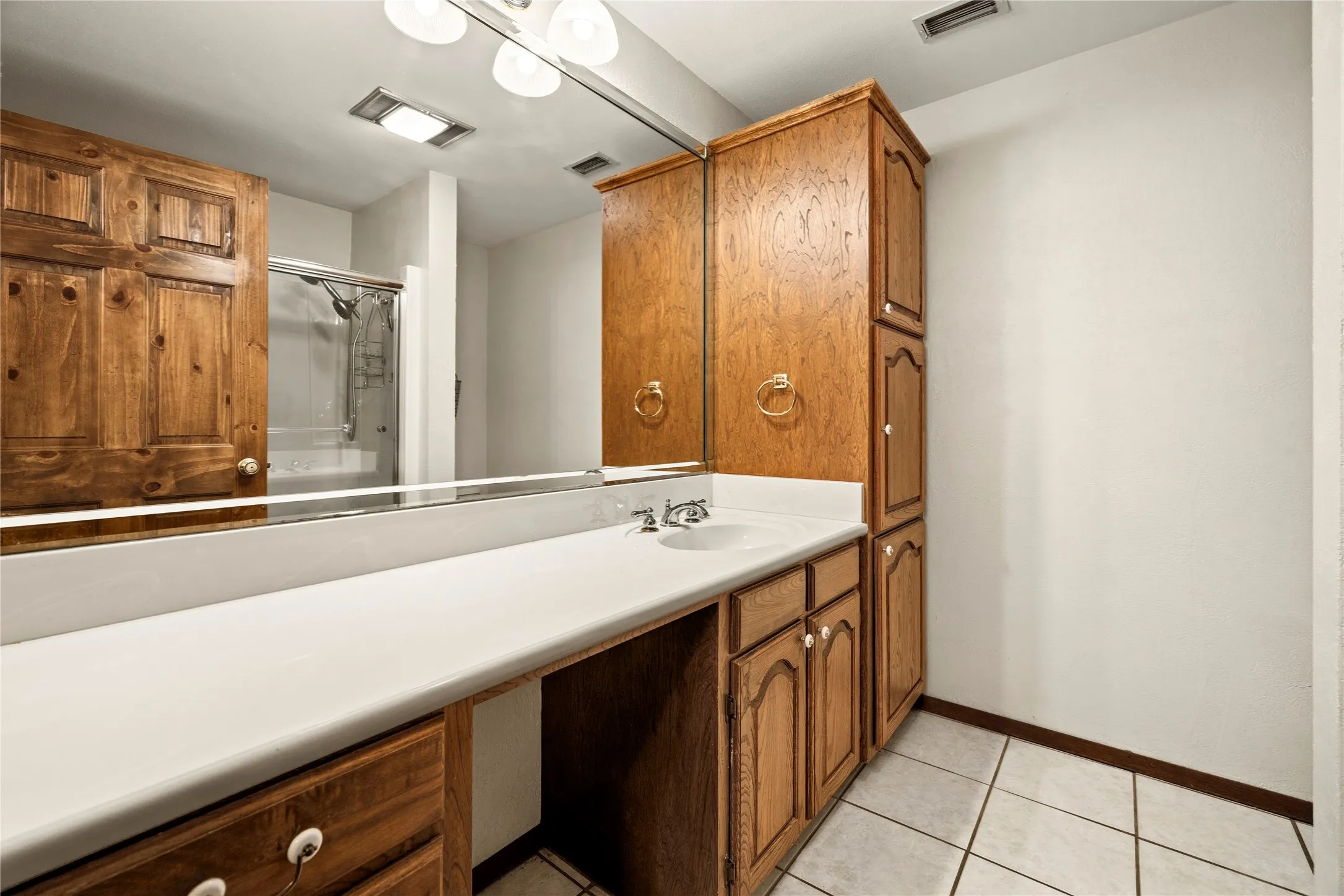 Single Family Residence For Sale in Gregg County , 782 Rosie Wady Road, Gladewater, Texas 75647, 4 Bedroom, 3 Bathroom, 2 Garage spaces, 4,254 Sqft, built in 1983, mls#21366826, Real Estate Agent in Gladewater, Homes For Sale in Gregg county, Homes For Sale in Gladewater, Realtor in Gladewater Texas, Real Estate Brokerage Independent Realty Texas, Luminita Cordes Realtor
