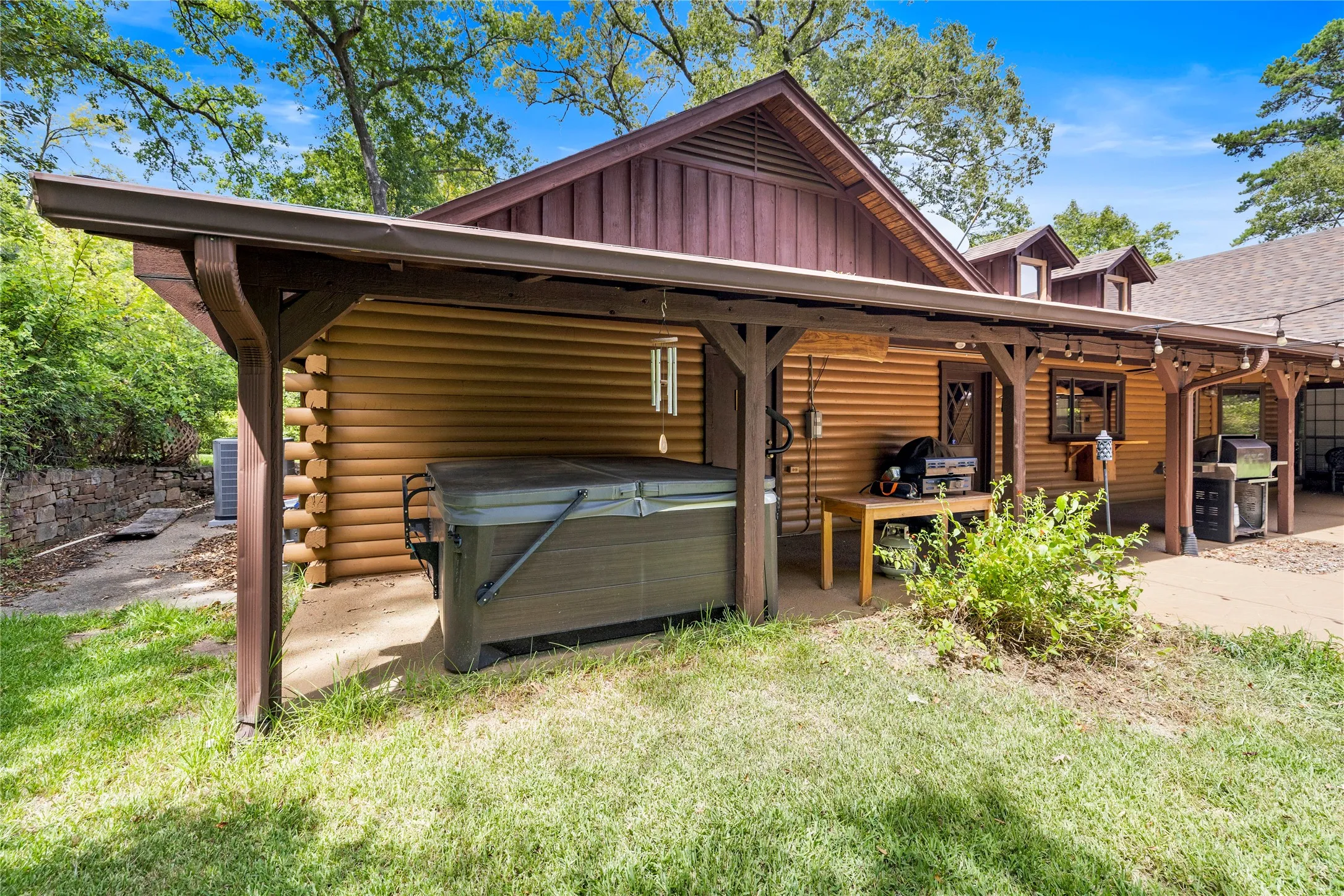 Single Family Residence For Sale in Gregg County , 782 Rosie Wady Road, Gladewater, Texas 75647, 4 Bedroom, 3 Bathroom, 2 Garage spaces, 4,254 Sqft, built in 1983, mls#21366826, Real Estate Agent in Gladewater, Homes For Sale in Gregg county, Homes For Sale in Gladewater, Realtor in Gladewater Texas, Real Estate Brokerage Independent Realty Texas, Luminita Cordes Realtor