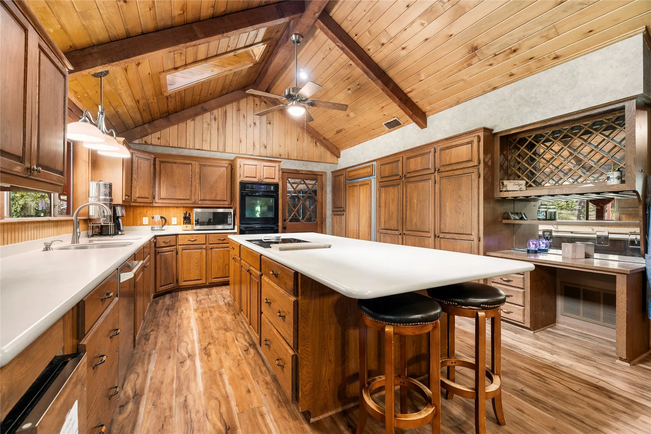 Single Family Residence For Sale in Gregg County , 782 Rosie Wady Road, Gladewater, Texas 75647, 4 Bedroom, 3 Bathroom, 2 Garage spaces, 4,254 Sqft, built in 1983, mls#21366826, Real Estate Agent in Gladewater, Homes For Sale in Gregg county, Homes For Sale in Gladewater, Realtor in Gladewater Texas, Real Estate Brokerage Independent Realty Texas, Luminita Cordes Realtor