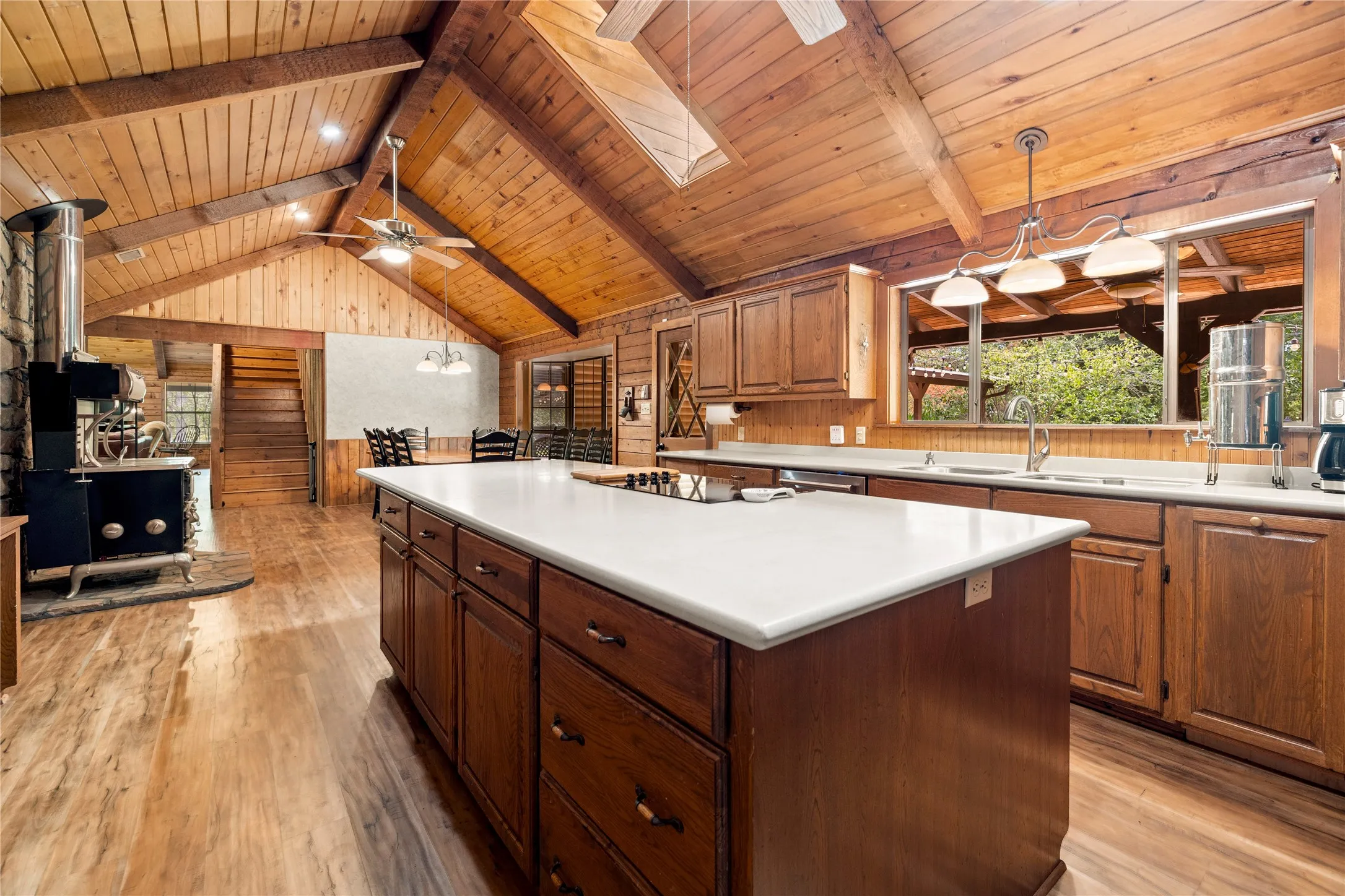 Single Family Residence For Sale in Gregg County , 782 Rosie Wady Road, Gladewater, Texas 75647, 4 Bedroom, 3 Bathroom, 2 Garage spaces, 4,254 Sqft, built in 1983, mls#21366826, Real Estate Agent in Gladewater, Homes For Sale in Gregg county, Homes For Sale in Gladewater, Realtor in Gladewater Texas, Real Estate Brokerage Independent Realty Texas, Luminita Cordes Realtor