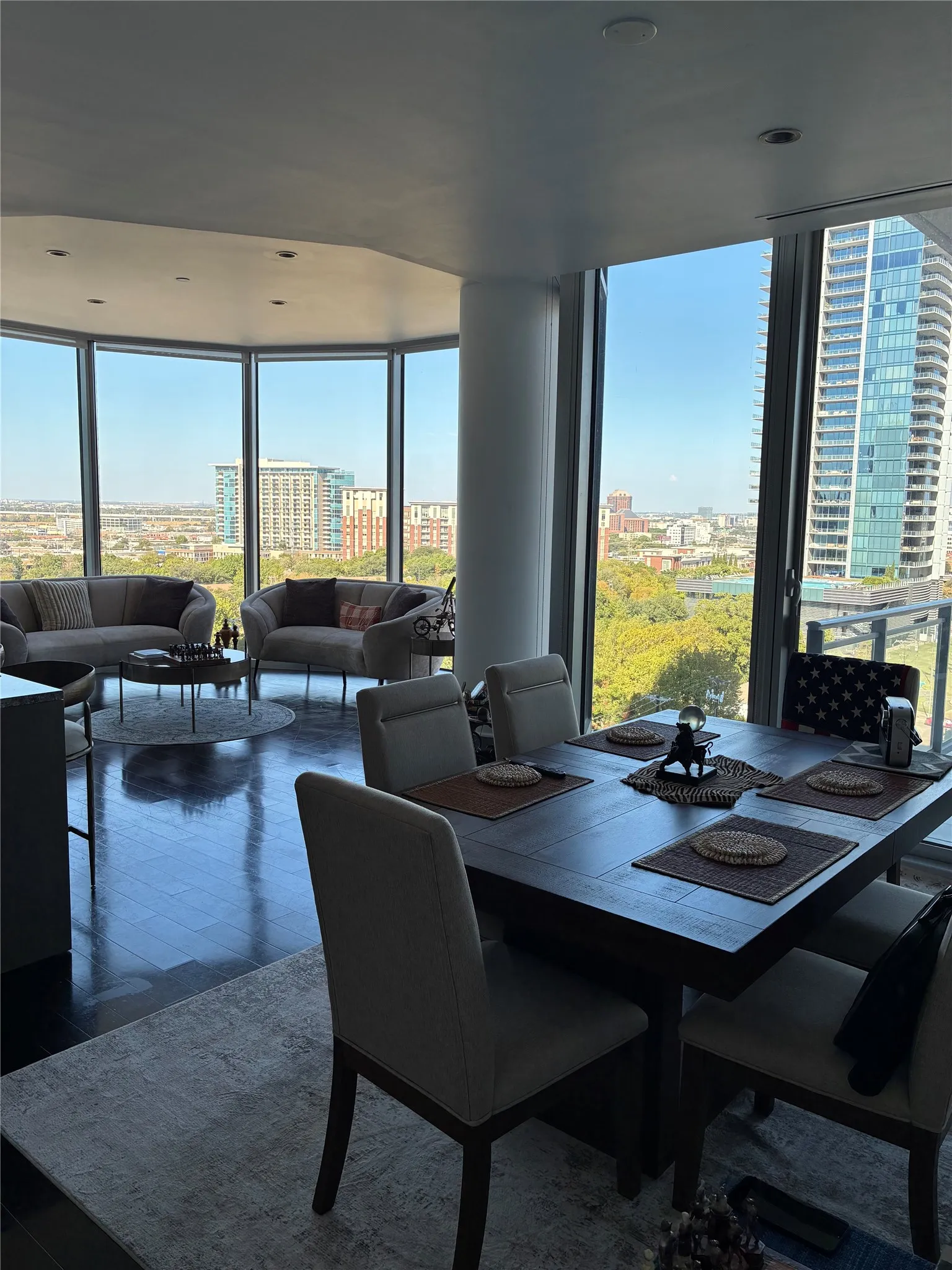Condominium For Rent in Dallas County , 2900 Mckinnon Street 804, Dallas, Texas 75201, 2 Bedroom, 3 Bathroom, 2 Garage spaces, 1,430 Sqft, built in 2005, mls#21367089, Real Estate Agent in Dallas, Homes For Rent in Dallas county, Homes For Rent in Dallas, Realtor in Dallas Texas, Real Estate Brokerage Independent Realty Texas, Luminita Cordes Realtor