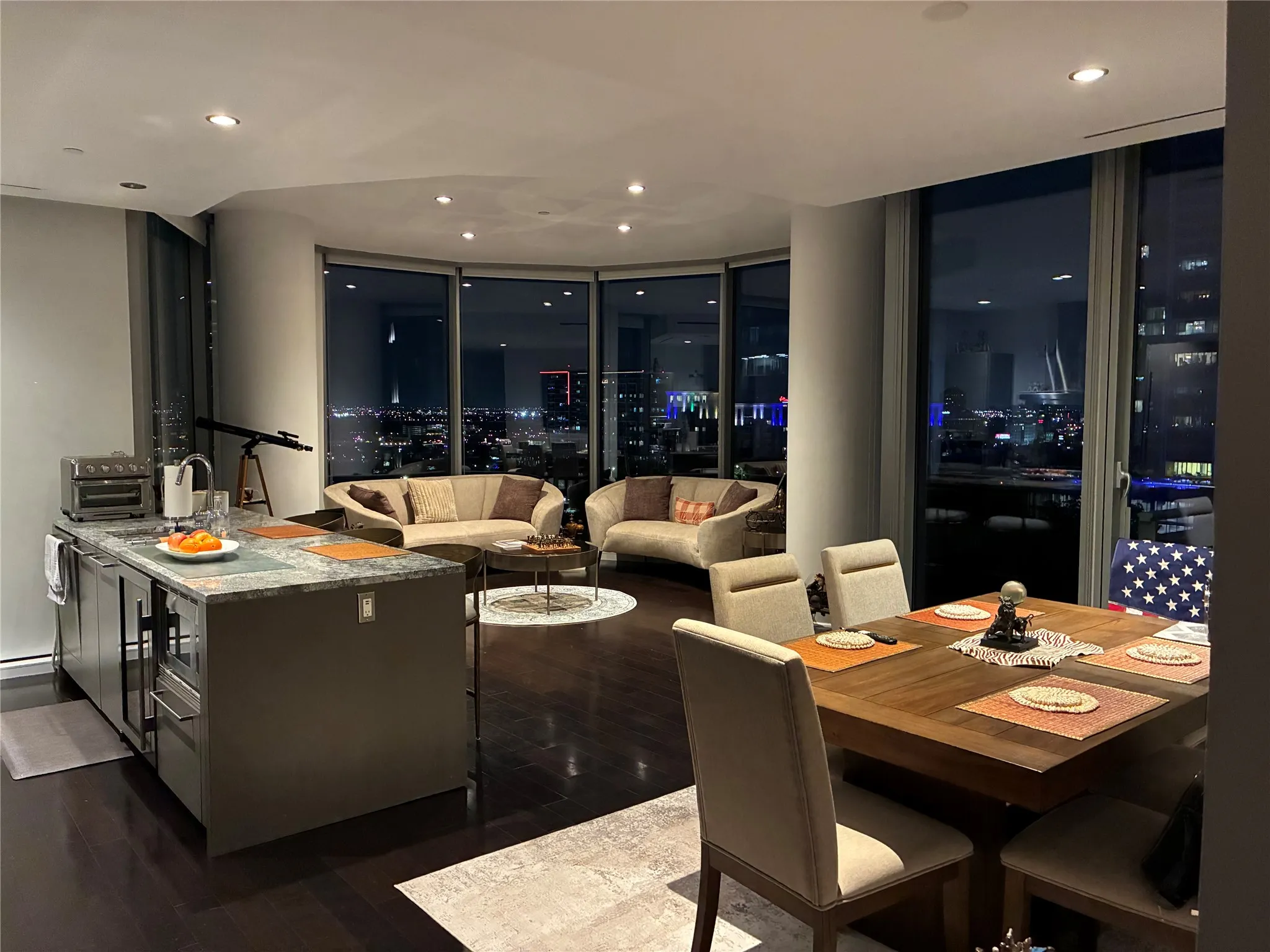 Condominium For Rent in Dallas County , 2900 Mckinnon Street 804, Dallas, Texas 75201, 2 Bedroom, 3 Bathroom, 2 Garage spaces, 1,430 Sqft, built in 2005, mls#21367089, Real Estate Agent in Dallas, Homes For Rent in Dallas county, Homes For Rent in Dallas, Realtor in Dallas Texas, Real Estate Brokerage Independent Realty Texas, Luminita Cordes Realtor