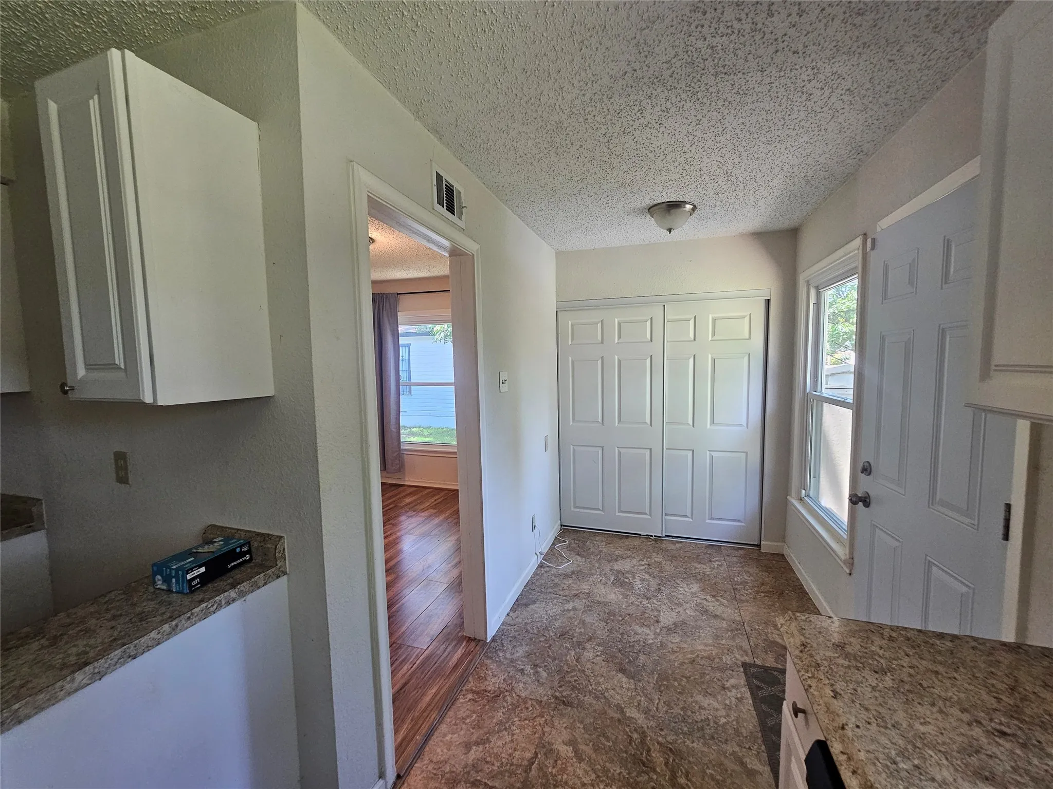 Single Family Residence For Rent in Dallas County , 3115 Dahlia Drive, Dallas, Texas 75216, 3 Bedroom, 1 Bathroom, 1 Garage spaces, 1,217 Sqft, built in 1954, mls#21367231, Real Estate Agent in Dallas, Homes For Rent in Dallas county, Homes For Rent in Dallas, Realtor in Dallas Texas, Real Estate Brokerage Independent Realty Texas, Luminita Cordes Realtor