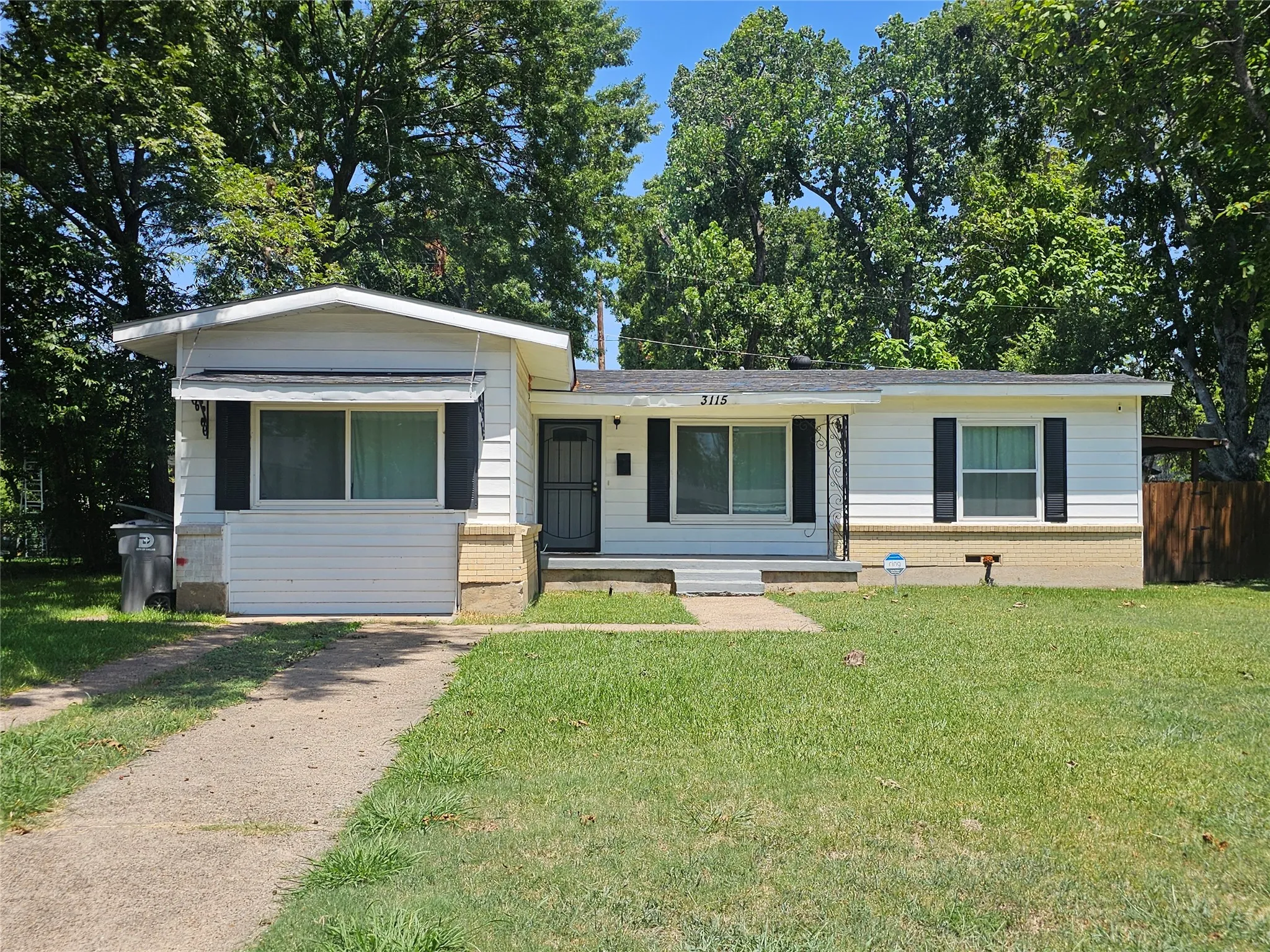 Single Family Residence For Rent in Dallas County , 3115 Dahlia Drive, Dallas, Texas 75216, 3 Bedroom, 1 Bathroom, 1 Garage spaces, 1,217 Sqft, built in 1954, mls#21367231, Real Estate Agent in Dallas, Homes For Rent in Dallas county, Homes For Rent in Dallas, Realtor in Dallas Texas, Real Estate Brokerage Independent Realty Texas, Luminita Cordes Realtor