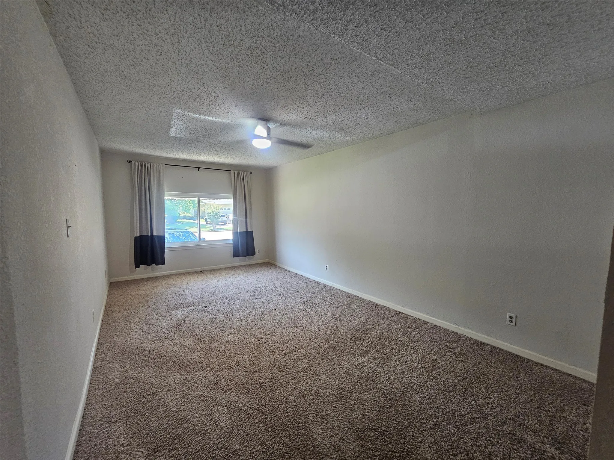 Single Family Residence For Rent in Dallas County , 3115 Dahlia Drive, Dallas, Texas 75216, 3 Bedroom, 1 Bathroom, 1 Garage spaces, 1,217 Sqft, built in 1954, mls#21367231, Real Estate Agent in Dallas, Homes For Rent in Dallas county, Homes For Rent in Dallas, Realtor in Dallas Texas, Real Estate Brokerage Independent Realty Texas, Luminita Cordes Realtor