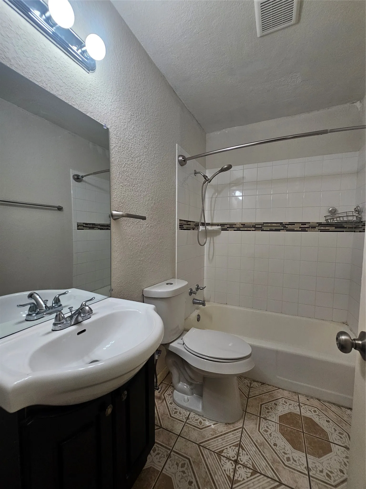 Single Family Residence For Rent in Dallas County , 3115 Dahlia Drive, Dallas, Texas 75216, 3 Bedroom, 1 Bathroom, 1 Garage spaces, 1,217 Sqft, built in 1954, mls#21367231, Real Estate Agent in Dallas, Homes For Rent in Dallas county, Homes For Rent in Dallas, Realtor in Dallas Texas, Real Estate Brokerage Independent Realty Texas, Luminita Cordes Realtor
