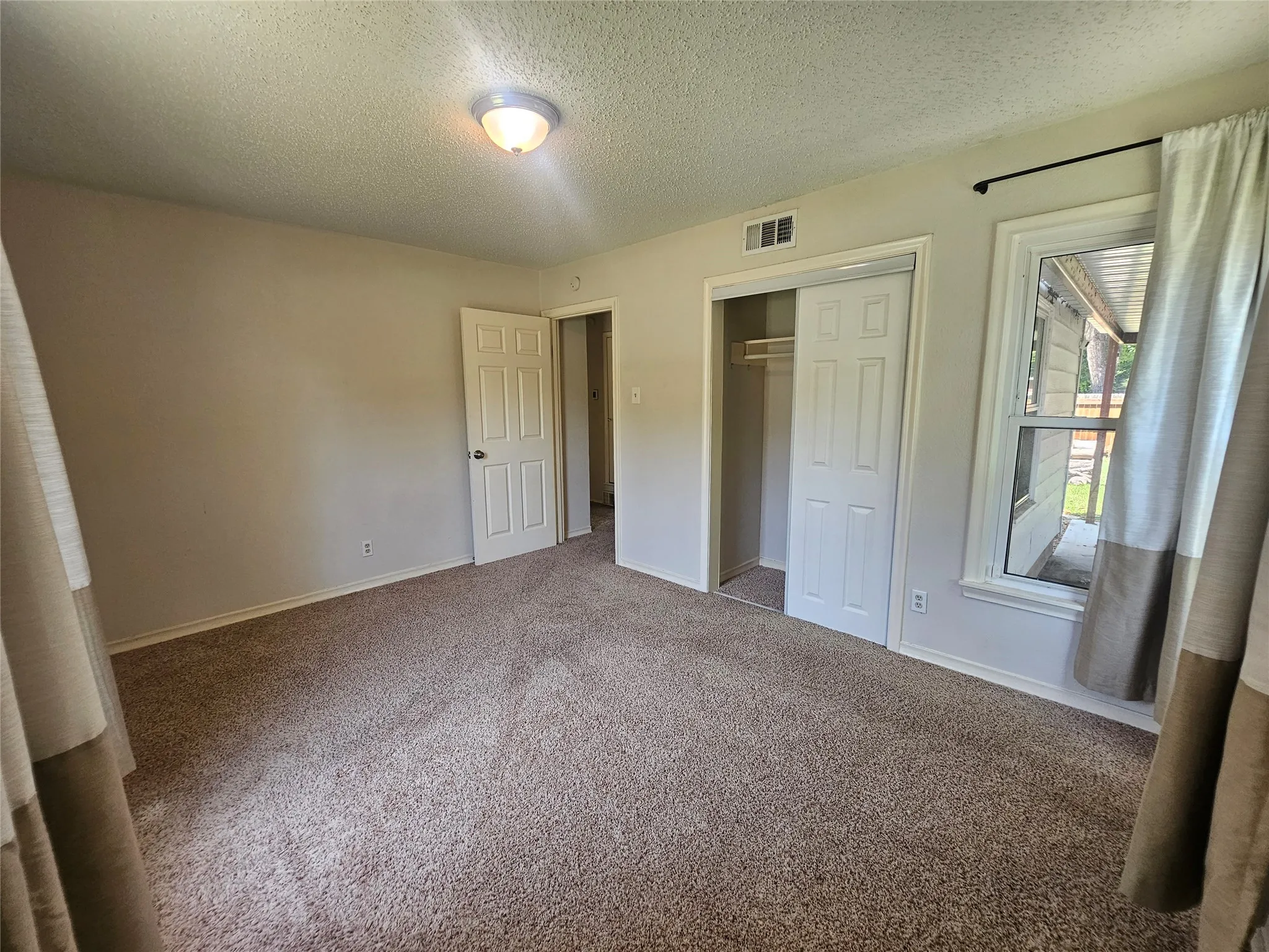 Single Family Residence For Rent in Dallas County , 3115 Dahlia Drive, Dallas, Texas 75216, 3 Bedroom, 1 Bathroom, 1 Garage spaces, 1,217 Sqft, built in 1954, mls#21367231, Real Estate Agent in Dallas, Homes For Rent in Dallas county, Homes For Rent in Dallas, Realtor in Dallas Texas, Real Estate Brokerage Independent Realty Texas, Luminita Cordes Realtor