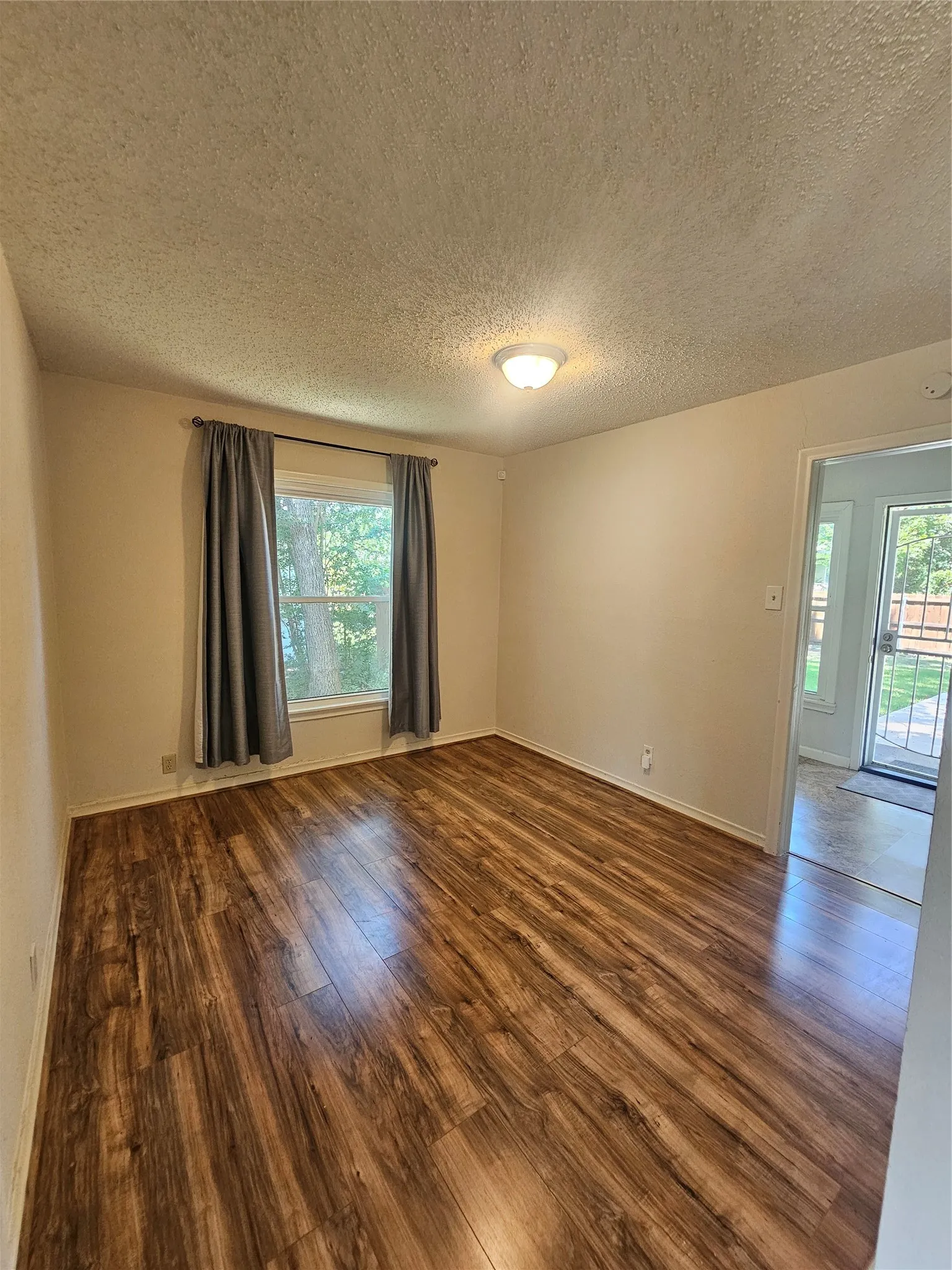 Single Family Residence For Rent in Dallas County , 3115 Dahlia Drive, Dallas, Texas 75216, 3 Bedroom, 1 Bathroom, 1 Garage spaces, 1,217 Sqft, built in 1954, mls#21367231, Real Estate Agent in Dallas, Homes For Rent in Dallas county, Homes For Rent in Dallas, Realtor in Dallas Texas, Real Estate Brokerage Independent Realty Texas, Luminita Cordes Realtor
