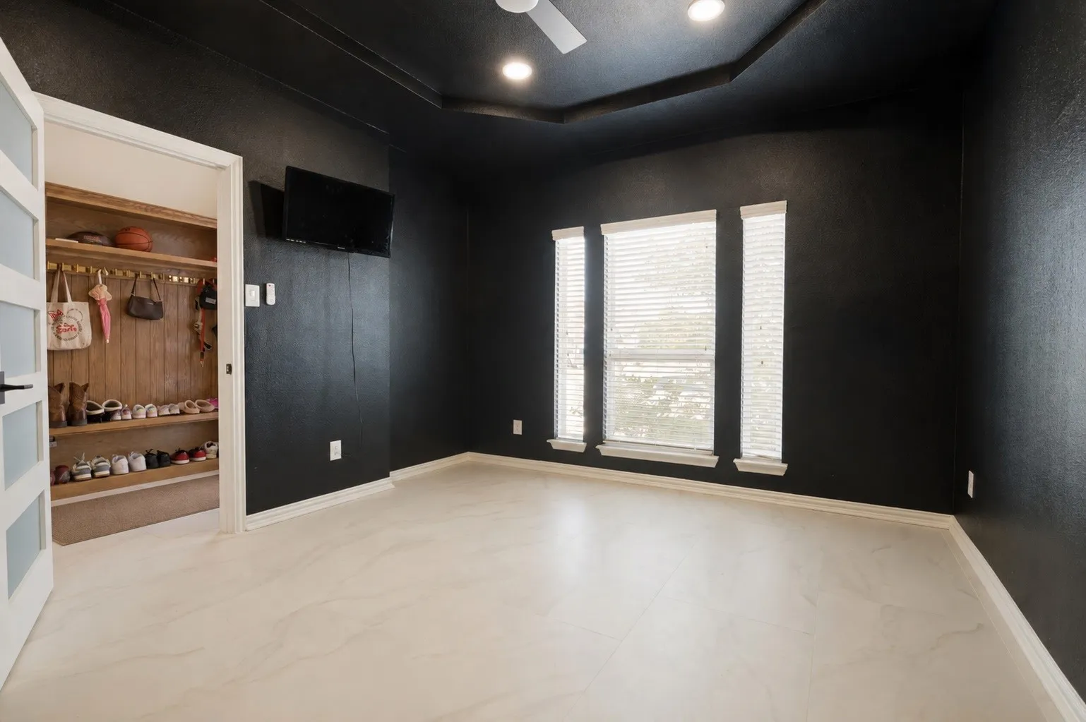 Single Family Residence For Sale in Ellis County , 200 Ravenel Street, Glenn Heights, Texas 75154, 6 Bedroom, 4 Bathroom, 2 Garage spaces, 3,822 Sqft, built in 2019, mls#21367039, Real Estate Agent in Glenn Heights, Homes For Sale in Ellis county, Homes For Sale in Glenn Heights, Realtor in Glenn Heights Texas, Real Estate Brokerage Independent Realty Texas, Luminita Cordes Realtor