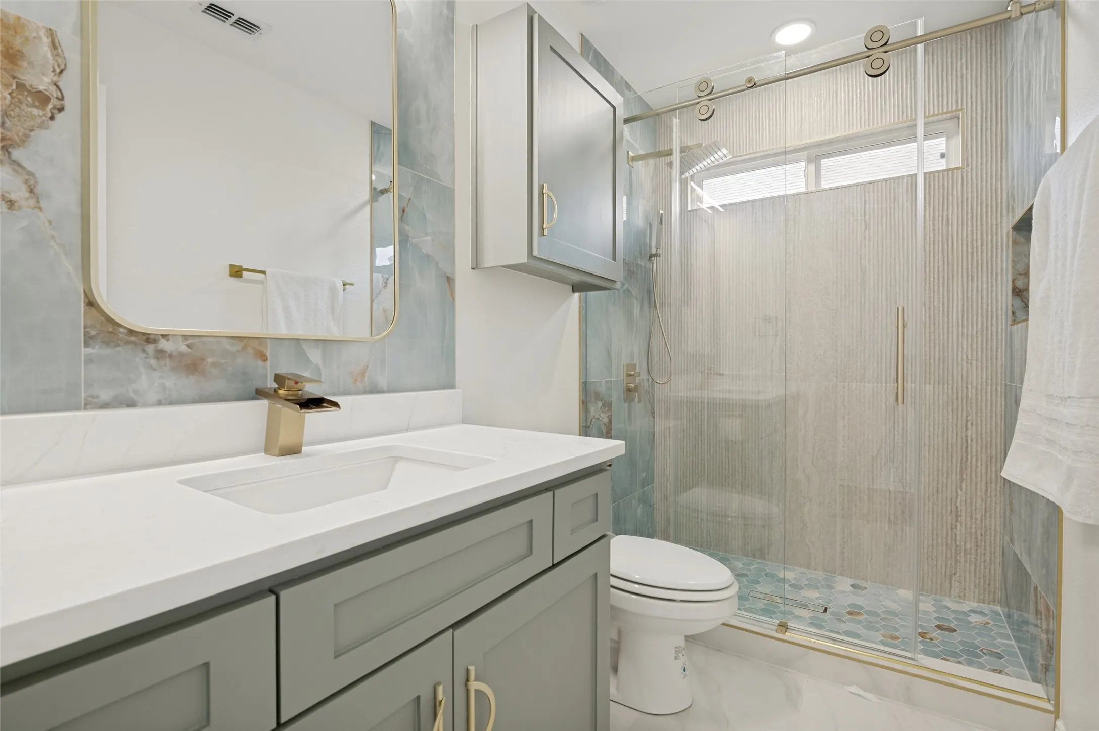 Single Family Residence For Sale in Ellis County , 200 Ravenel Street, Glenn Heights, Texas 75154, 6 Bedroom, 4 Bathroom, 2 Garage spaces, 3,822 Sqft, built in 2019, mls#21367039, Real Estate Agent in Glenn Heights, Homes For Sale in Ellis county, Homes For Sale in Glenn Heights, Realtor in Glenn Heights Texas, Real Estate Brokerage Independent Realty Texas, Luminita Cordes Realtor