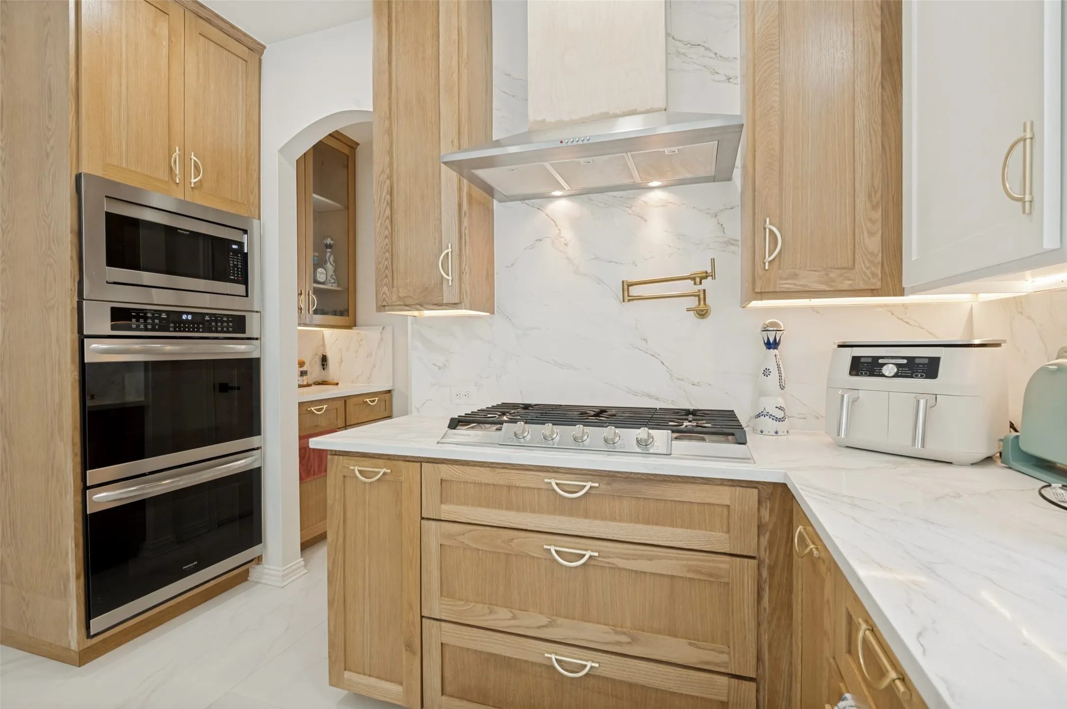 Single Family Residence For Sale in Ellis County , 200 Ravenel Street, Glenn Heights, Texas 75154, 6 Bedroom, 4 Bathroom, 2 Garage spaces, 3,822 Sqft, built in 2019, mls#21367039, Real Estate Agent in Glenn Heights, Homes For Sale in Ellis county, Homes For Sale in Glenn Heights, Realtor in Glenn Heights Texas, Real Estate Brokerage Independent Realty Texas, Luminita Cordes Realtor