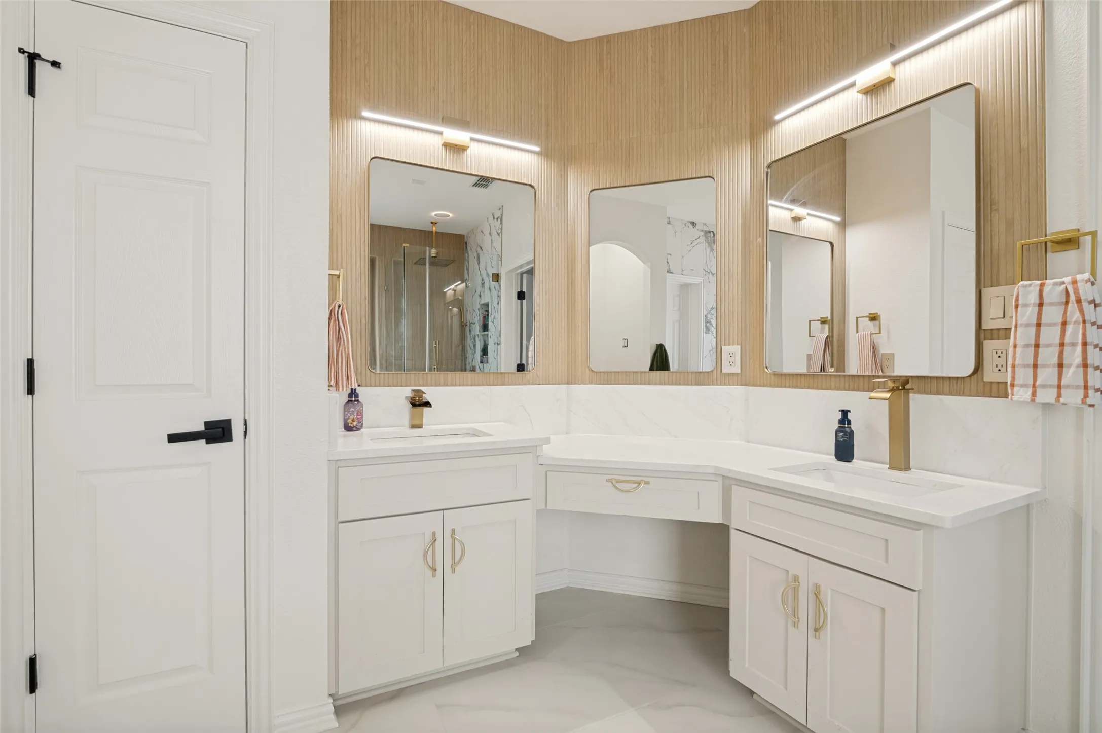 Single Family Residence For Sale in Ellis County , 200 Ravenel Street, Glenn Heights, Texas 75154, 6 Bedroom, 4 Bathroom, 2 Garage spaces, 3,822 Sqft, built in 2019, mls#21367039, Real Estate Agent in Glenn Heights, Homes For Sale in Ellis county, Homes For Sale in Glenn Heights, Realtor in Glenn Heights Texas, Real Estate Brokerage Independent Realty Texas, Luminita Cordes Realtor