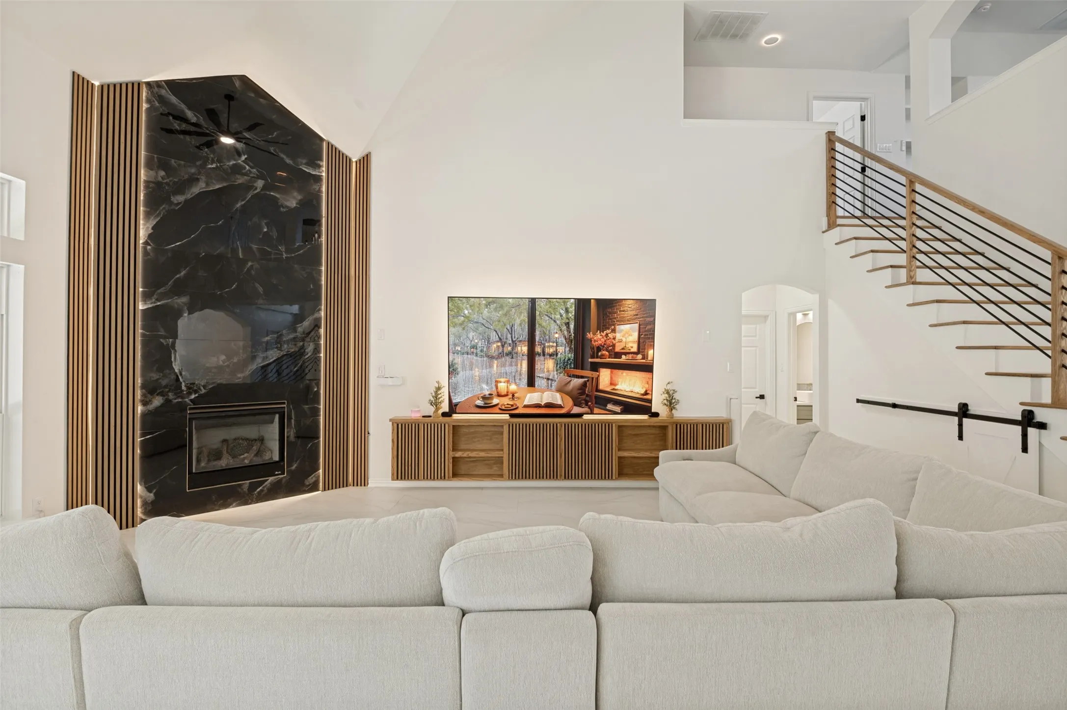 Single Family Residence For Sale in Ellis County , 200 Ravenel Street, Glenn Heights, Texas 75154, 6 Bedroom, 4 Bathroom, 2 Garage spaces, 3,822 Sqft, built in 2019, mls#21367039, Real Estate Agent in Glenn Heights, Homes For Sale in Ellis county, Homes For Sale in Glenn Heights, Realtor in Glenn Heights Texas, Real Estate Brokerage Independent Realty Texas, Luminita Cordes Realtor