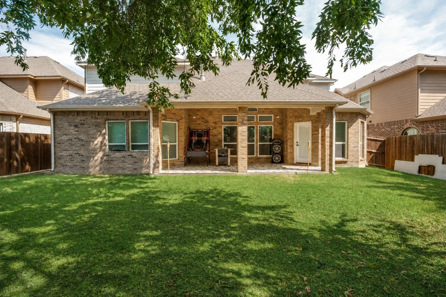 Single Family Residence For Sale in Ellis County , 200 Ravenel Street, Glenn Heights, Texas 75154, 6 Bedroom, 4 Bathroom, 2 Garage spaces, 3,822 Sqft, built in 2019, mls#21367039, Real Estate Agent in Glenn Heights, Homes For Sale in Ellis county, Homes For Sale in Glenn Heights, Realtor in Glenn Heights Texas, Real Estate Brokerage Independent Realty Texas, Luminita Cordes Realtor