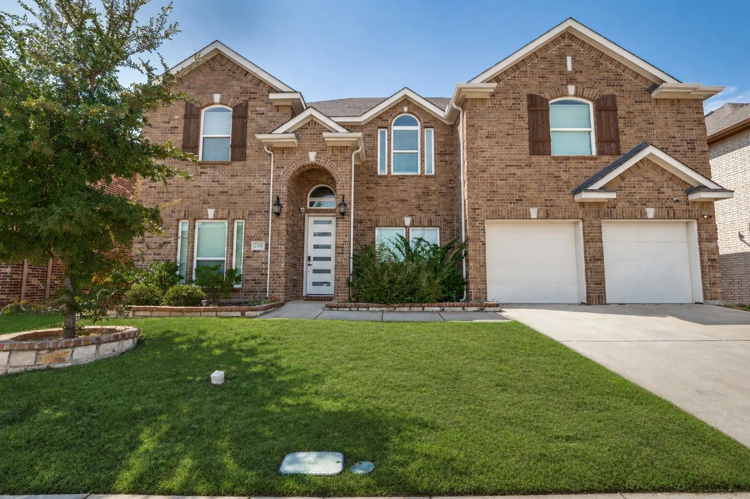 Single Family Residence For Sale in Ellis County , 200 Ravenel Street, Glenn Heights, Texas 75154, 6 Bedroom, 4 Bathroom, 2 Garage spaces, 3,822 Sqft, built in 2019, mls#21367039, Real Estate Agent in Glenn Heights, Homes For Sale in Ellis county, Homes For Sale in Glenn Heights, Realtor in Glenn Heights Texas, Real Estate Brokerage Independent Realty Texas, Luminita Cordes Realtor