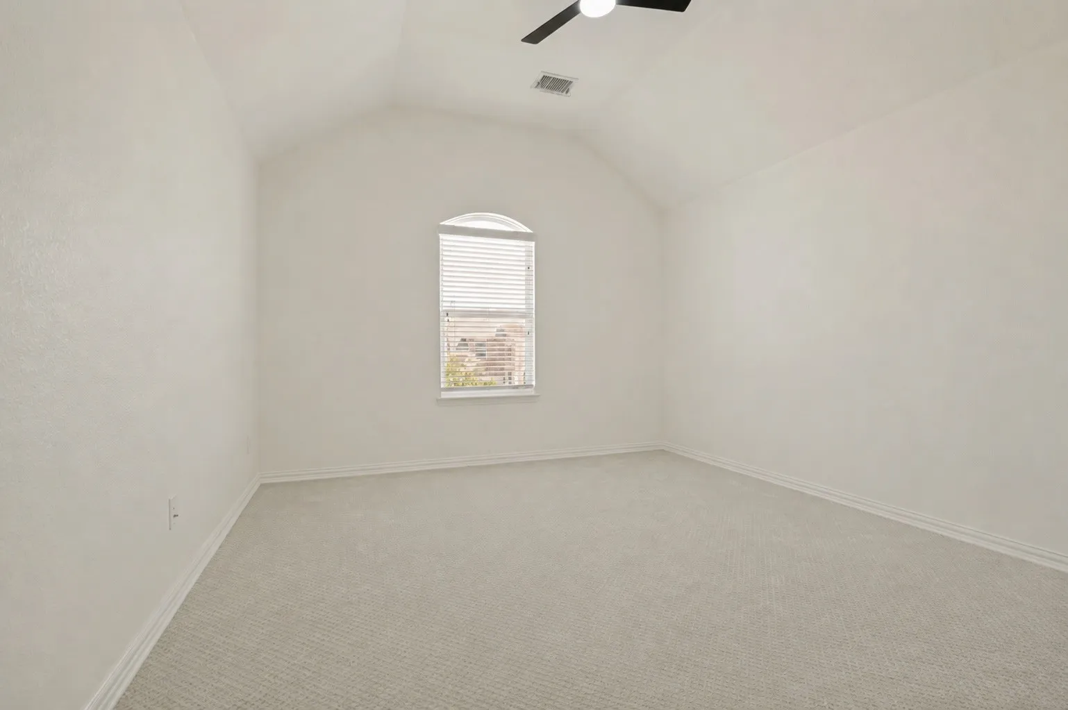 Single Family Residence For Sale in Ellis County , 200 Ravenel Street, Glenn Heights, Texas 75154, 6 Bedroom, 4 Bathroom, 2 Garage spaces, 3,822 Sqft, built in 2019, mls#21367039, Real Estate Agent in Glenn Heights, Homes For Sale in Ellis county, Homes For Sale in Glenn Heights, Realtor in Glenn Heights Texas, Real Estate Brokerage Independent Realty Texas, Luminita Cordes Realtor