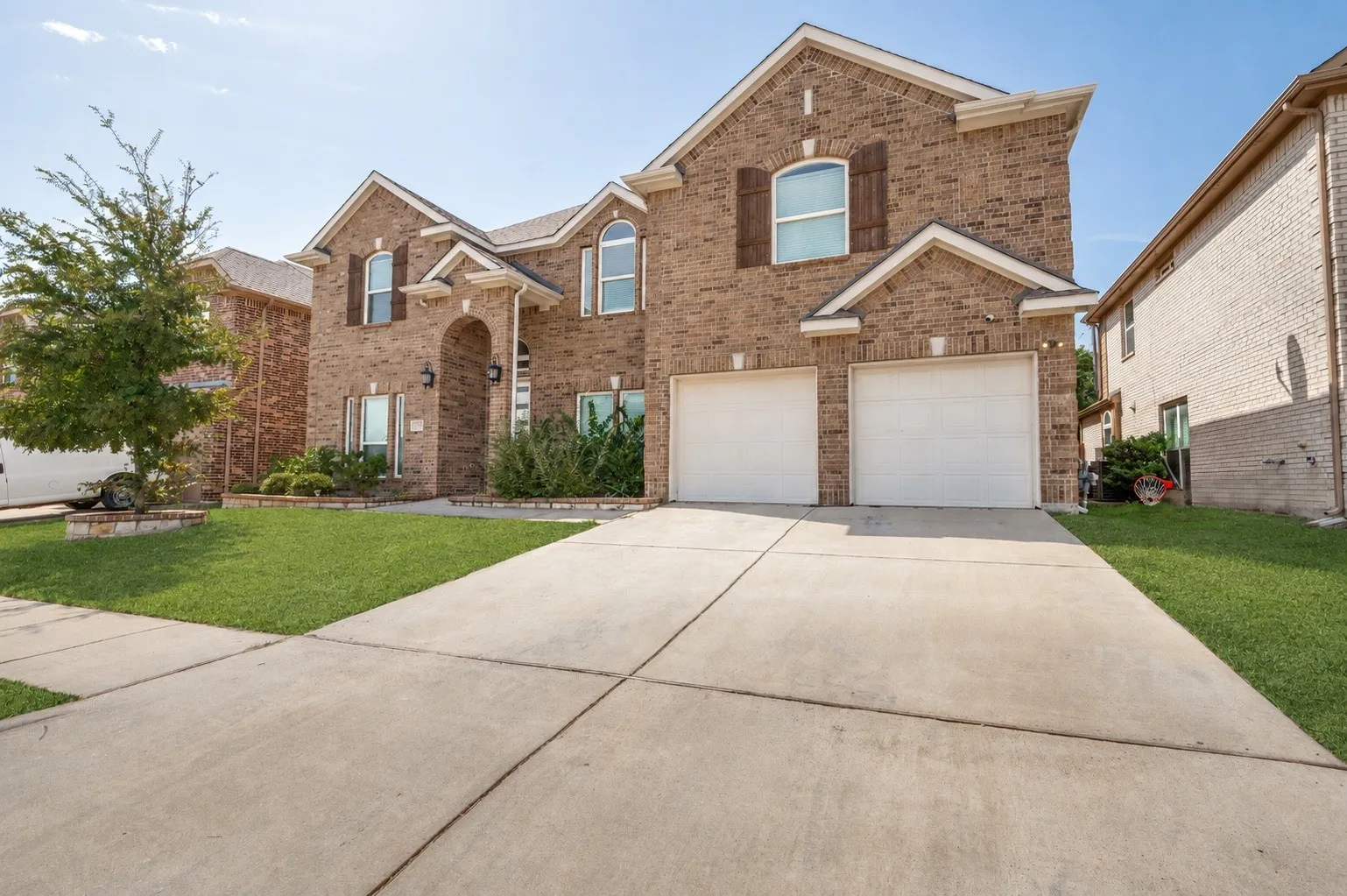 Single Family Residence For Sale in Ellis County , 200 Ravenel Street, Glenn Heights, Texas 75154, 6 Bedroom, 4 Bathroom, 2 Garage spaces, 3,822 Sqft, built in 2019, mls#21367039, Real Estate Agent in Glenn Heights, Homes For Sale in Ellis county, Homes For Sale in Glenn Heights, Realtor in Glenn Heights Texas, Real Estate Brokerage Independent Realty Texas, Luminita Cordes Realtor