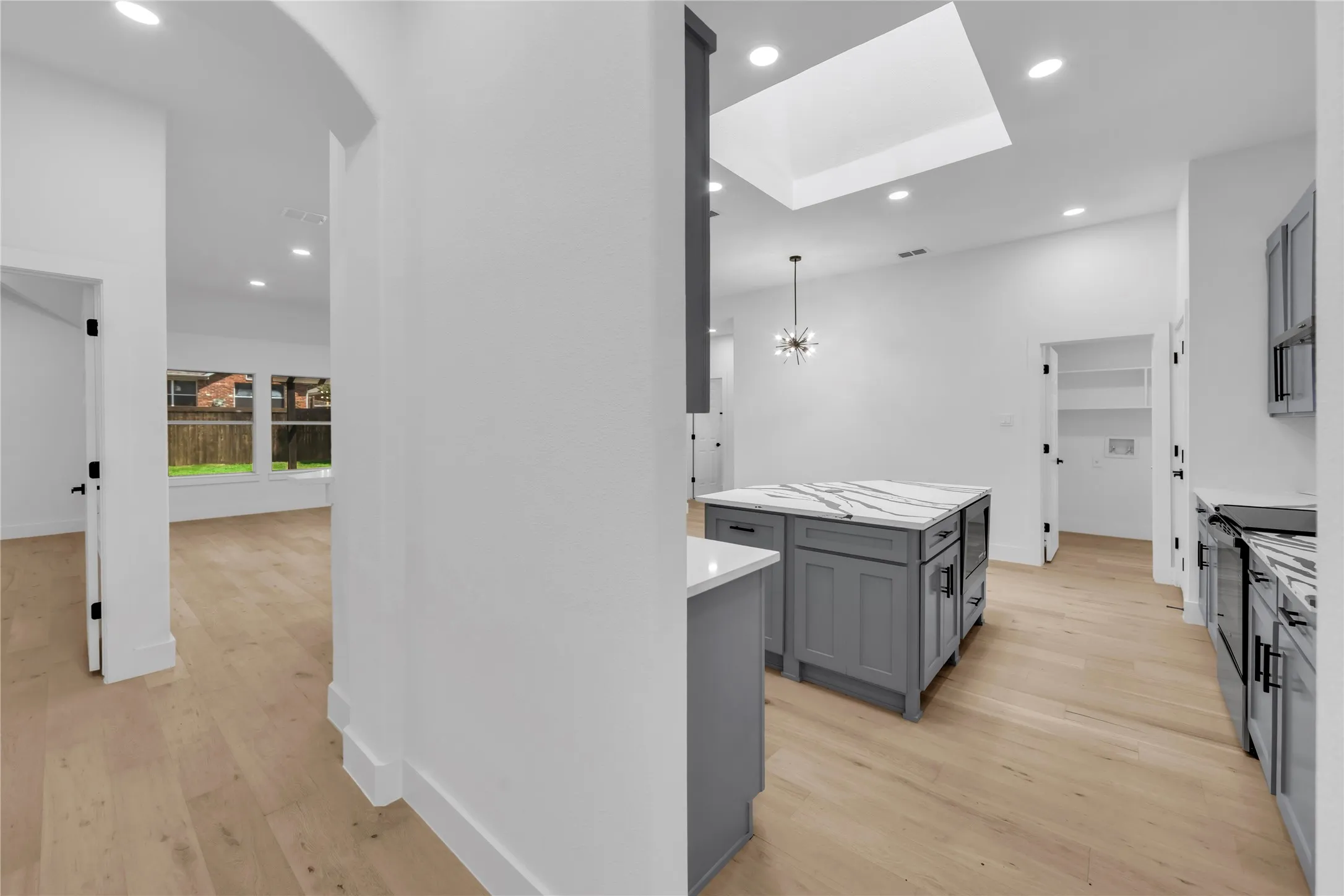 Single Family Residence For Sale in Denton County , 1611 Mallard Drive, Corinth, Texas 76210, 4 Bedroom, 2 Bathroom, 2 Garage spaces, 2,165 Sqft, built in 1999, mls#21367236, Real Estate Agent in Corinth, Homes For Sale in Denton county, Homes For Sale in Corinth, Realtor in Corinth Texas, Real Estate Brokerage Independent Realty Texas, Luminita Cordes Realtor