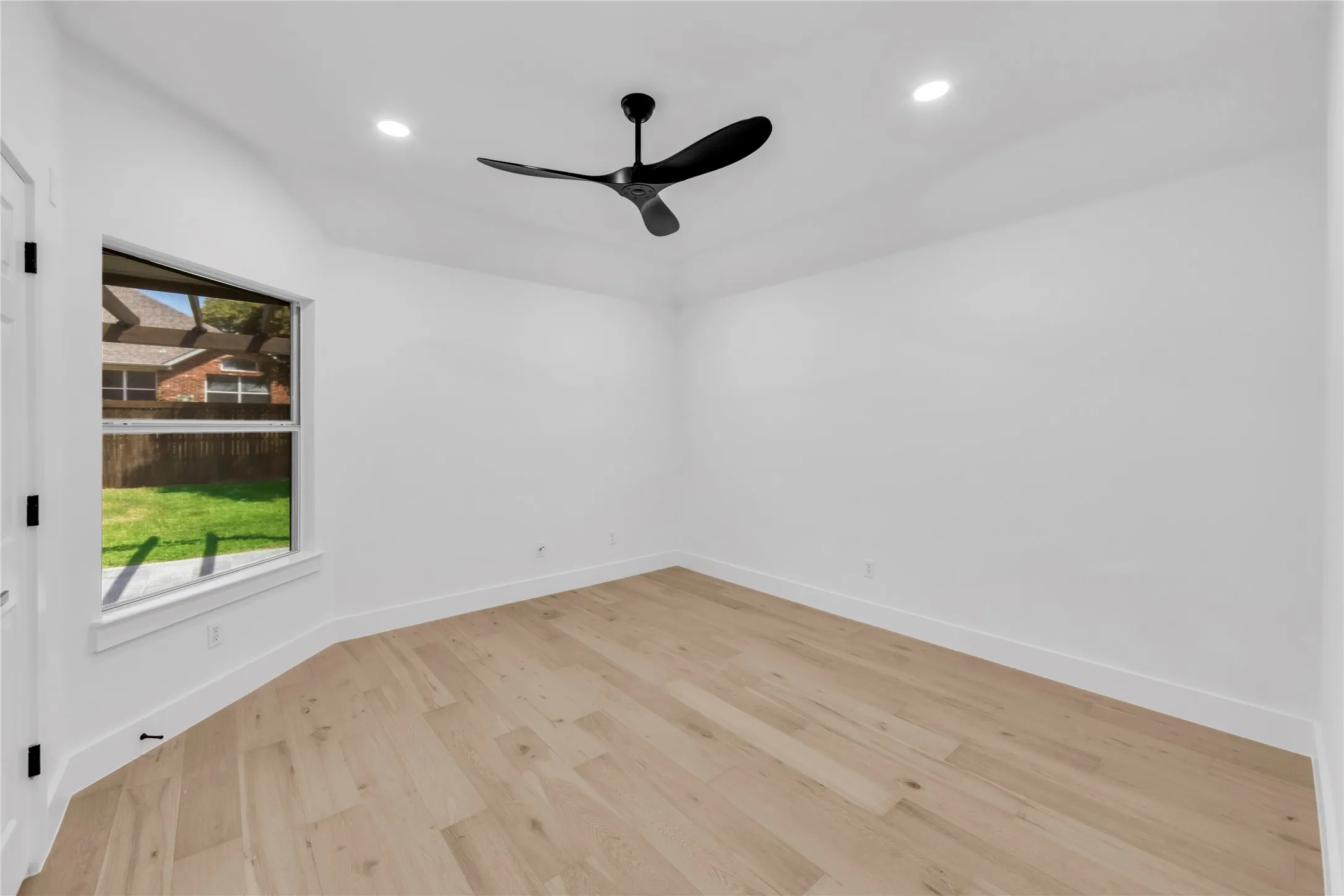 Single Family Residence For Sale in Denton County , 1611 Mallard Drive, Corinth, Texas 76210, 4 Bedroom, 2 Bathroom, 2 Garage spaces, 2,165 Sqft, built in 1999, mls#21367236, Real Estate Agent in Corinth, Homes For Sale in Denton county, Homes For Sale in Corinth, Realtor in Corinth Texas, Real Estate Brokerage Independent Realty Texas, Luminita Cordes Realtor