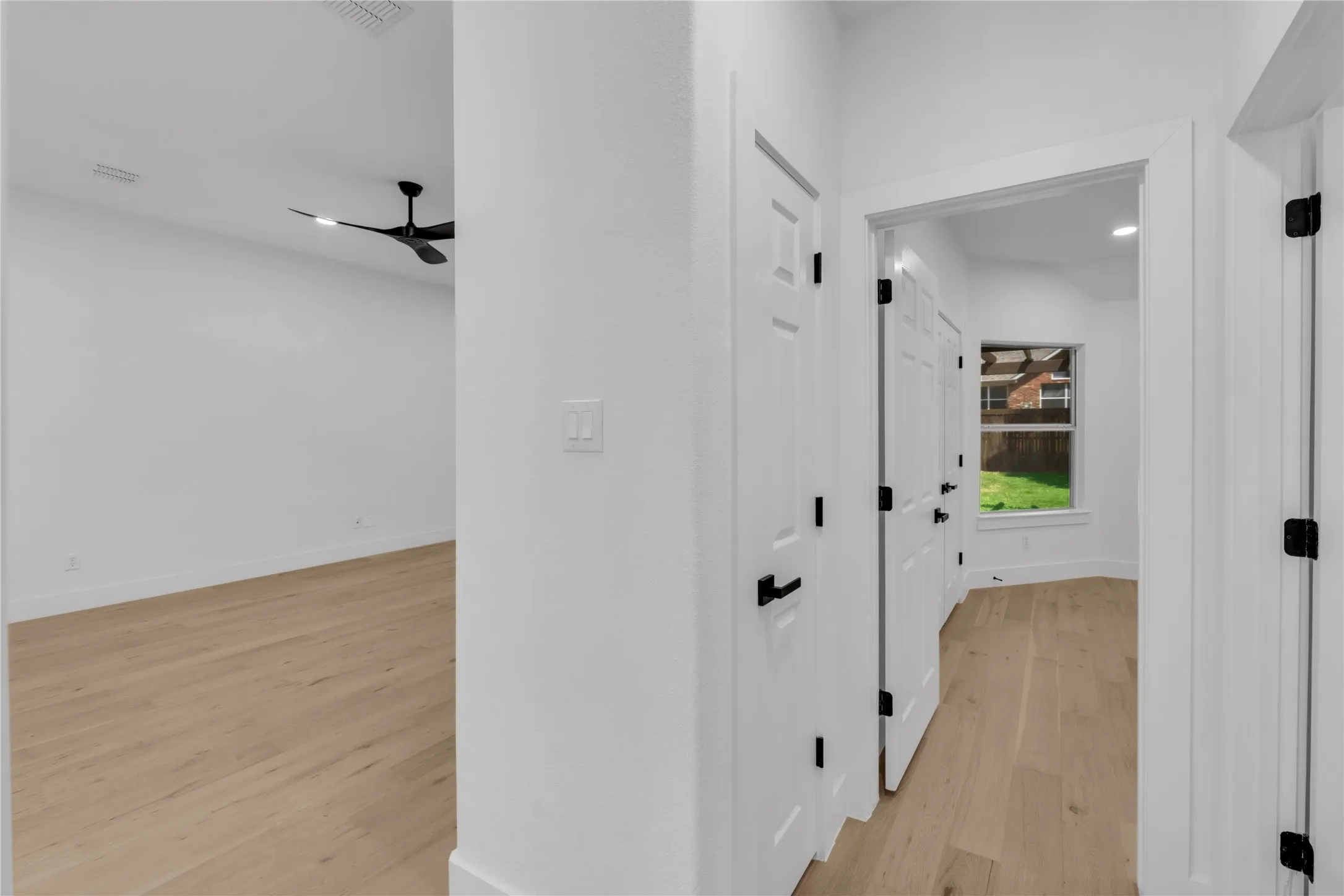 Single Family Residence For Sale in Denton County , 1611 Mallard Drive, Corinth, Texas 76210, 4 Bedroom, 2 Bathroom, 2 Garage spaces, 2,165 Sqft, built in 1999, mls#21367236, Real Estate Agent in Corinth, Homes For Sale in Denton county, Homes For Sale in Corinth, Realtor in Corinth Texas, Real Estate Brokerage Independent Realty Texas, Luminita Cordes Realtor