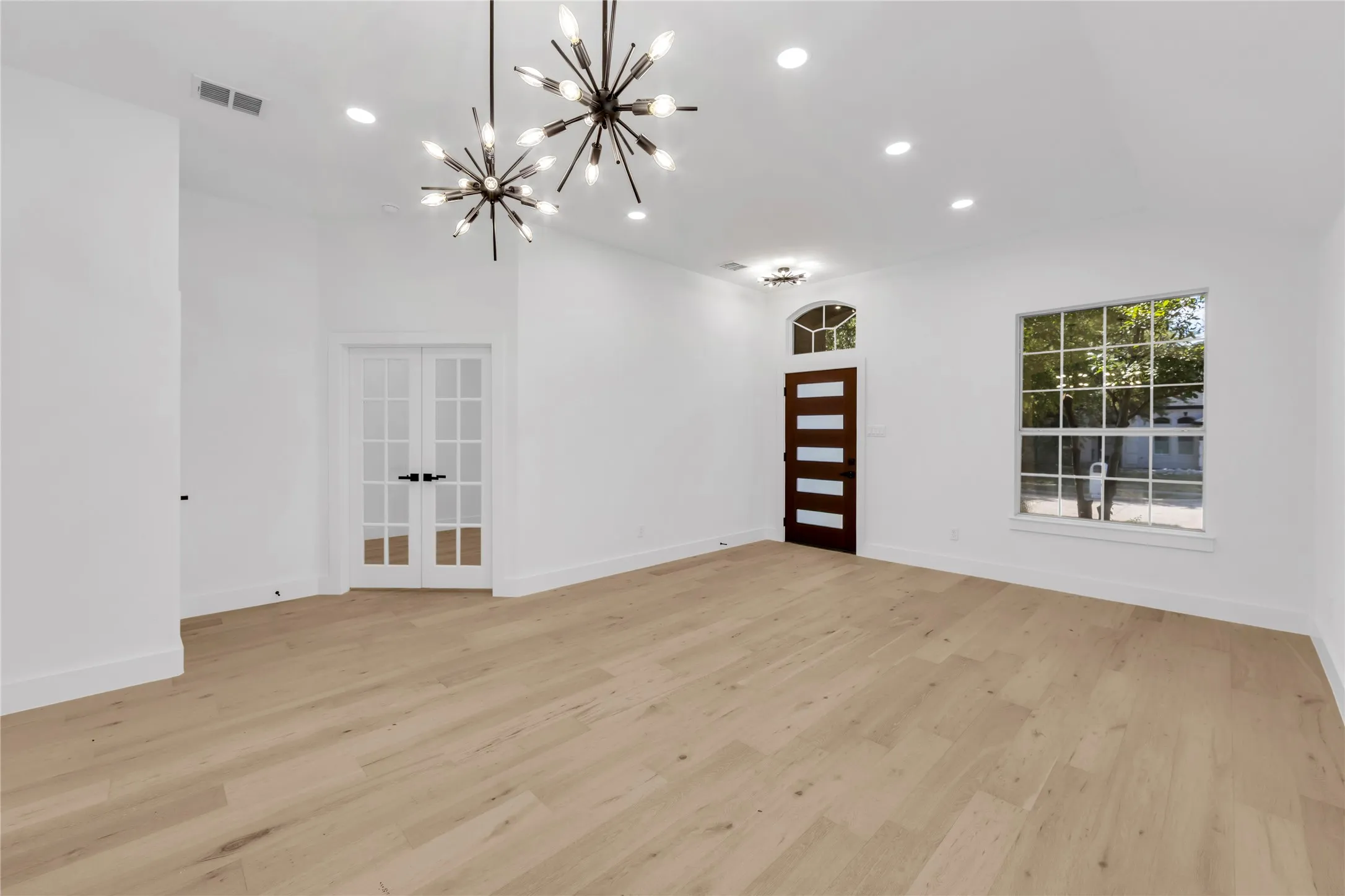 Single Family Residence For Sale in Denton County , 1611 Mallard Drive, Corinth, Texas 76210, 4 Bedroom, 2 Bathroom, 2 Garage spaces, 2,165 Sqft, built in 1999, mls#21367236, Real Estate Agent in Corinth, Homes For Sale in Denton county, Homes For Sale in Corinth, Realtor in Corinth Texas, Real Estate Brokerage Independent Realty Texas, Luminita Cordes Realtor