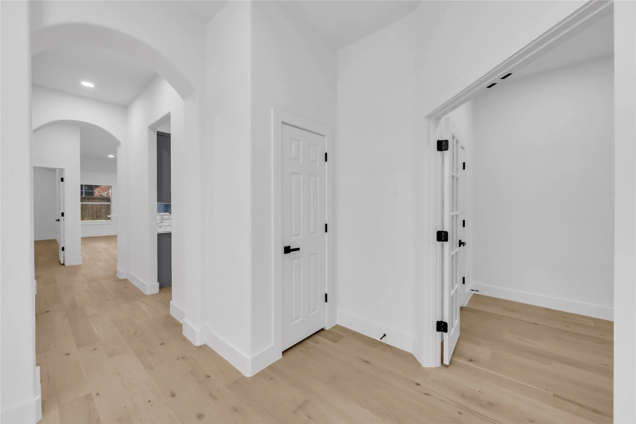 Single Family Residence For Sale in Denton County , 1611 Mallard Drive, Corinth, Texas 76210, 4 Bedroom, 2 Bathroom, 2 Garage spaces, 2,165 Sqft, built in 1999, mls#21367236, Real Estate Agent in Corinth, Homes For Sale in Denton county, Homes For Sale in Corinth, Realtor in Corinth Texas, Real Estate Brokerage Independent Realty Texas, Luminita Cordes Realtor