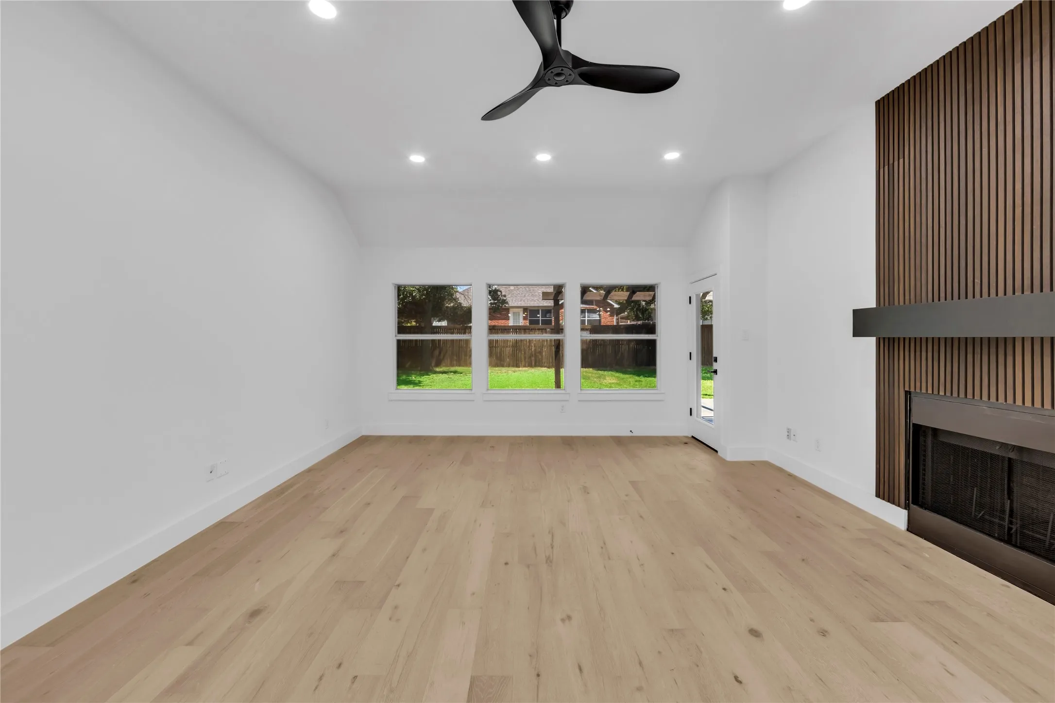 Single Family Residence For Sale in Denton County , 1611 Mallard Drive, Corinth, Texas 76210, 4 Bedroom, 2 Bathroom, 2 Garage spaces, 2,165 Sqft, built in 1999, mls#21367236, Real Estate Agent in Corinth, Homes For Sale in Denton county, Homes For Sale in Corinth, Realtor in Corinth Texas, Real Estate Brokerage Independent Realty Texas, Luminita Cordes Realtor