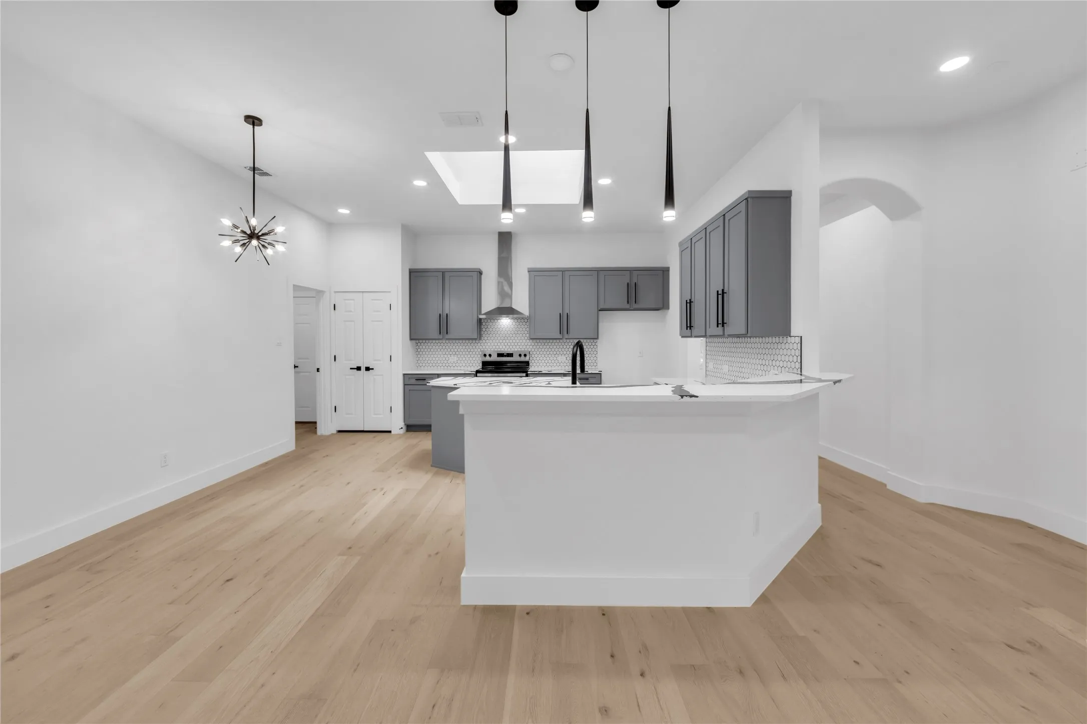 Single Family Residence For Sale in Denton County , 1611 Mallard Drive, Corinth, Texas 76210, 4 Bedroom, 2 Bathroom, 2 Garage spaces, 2,165 Sqft, built in 1999, mls#21367236, Real Estate Agent in Corinth, Homes For Sale in Denton county, Homes For Sale in Corinth, Realtor in Corinth Texas, Real Estate Brokerage Independent Realty Texas, Luminita Cordes Realtor