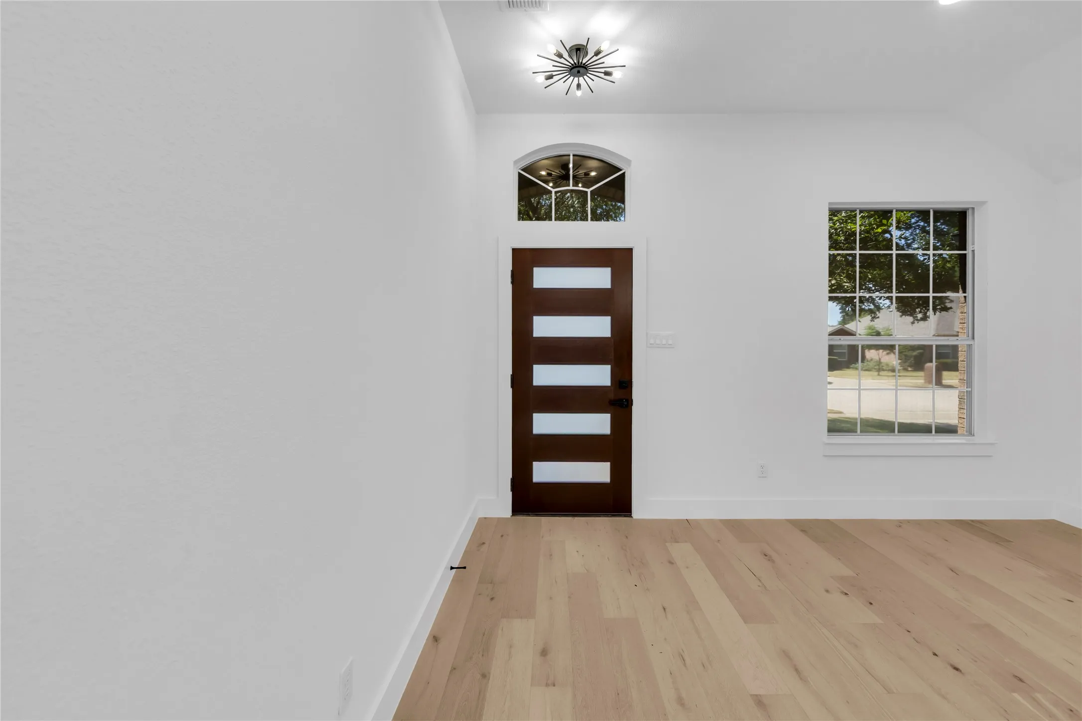 Single Family Residence For Sale in Denton County , 1611 Mallard Drive, Corinth, Texas 76210, 4 Bedroom, 2 Bathroom, 2 Garage spaces, 2,165 Sqft, built in 1999, mls#21367236, Real Estate Agent in Corinth, Homes For Sale in Denton county, Homes For Sale in Corinth, Realtor in Corinth Texas, Real Estate Brokerage Independent Realty Texas, Luminita Cordes Realtor