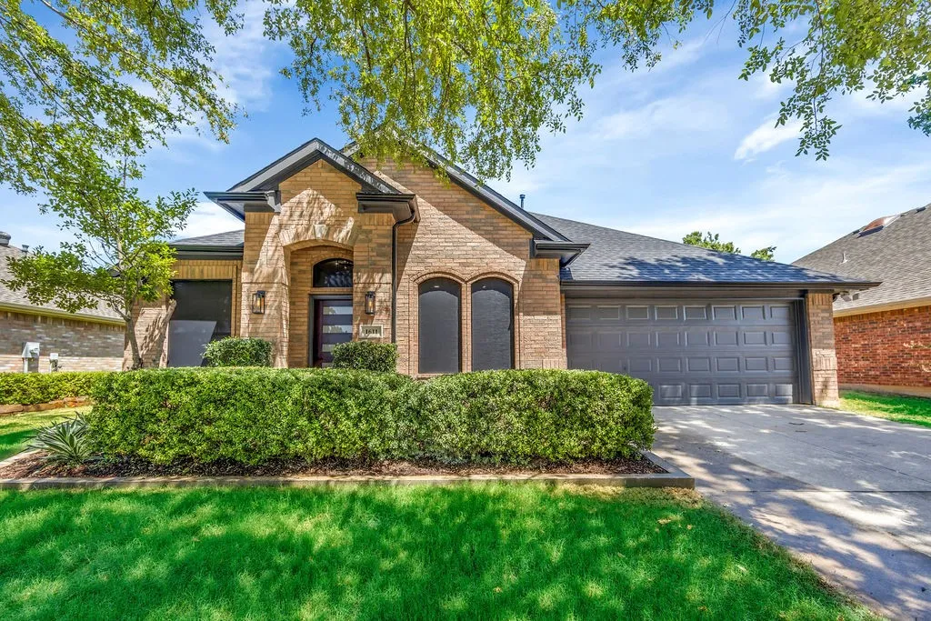 Single Family Residence For Sale in Denton County , 1611 Mallard Drive, Corinth, Texas 76210, 4 Bedroom, 2 Bathroom, 2 Garage spaces, 2,165 Sqft, built in 1999, mls#21367236, Real Estate Agent in Corinth, Homes For Sale in Denton county, Homes For Sale in Corinth, Realtor in Corinth Texas, Real Estate Brokerage Independent Realty Texas, Luminita Cordes Realtor