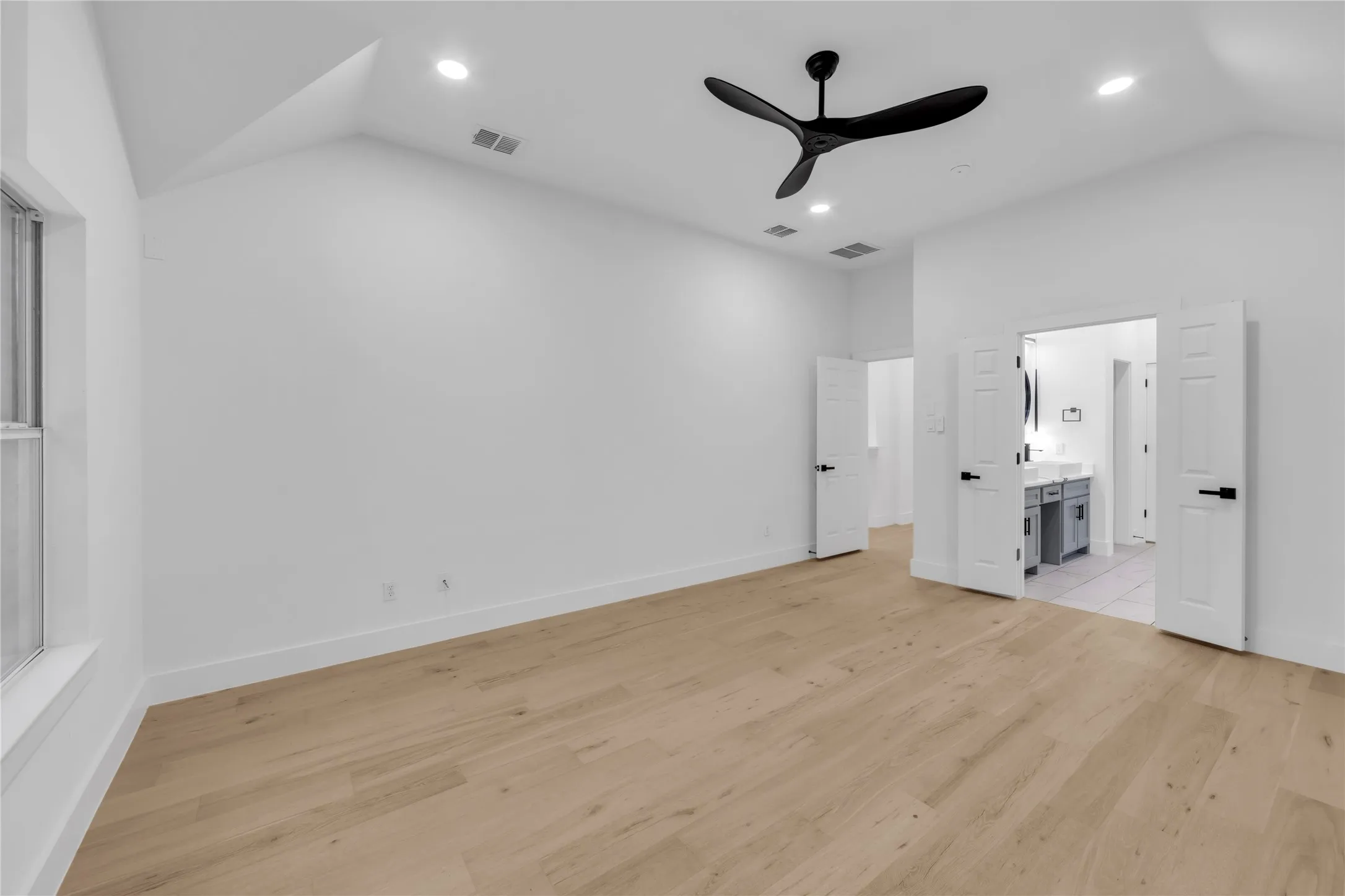 Single Family Residence For Sale in Denton County , 1611 Mallard Drive, Corinth, Texas 76210, 4 Bedroom, 2 Bathroom, 2 Garage spaces, 2,165 Sqft, built in 1999, mls#21367236, Real Estate Agent in Corinth, Homes For Sale in Denton county, Homes For Sale in Corinth, Realtor in Corinth Texas, Real Estate Brokerage Independent Realty Texas, Luminita Cordes Realtor