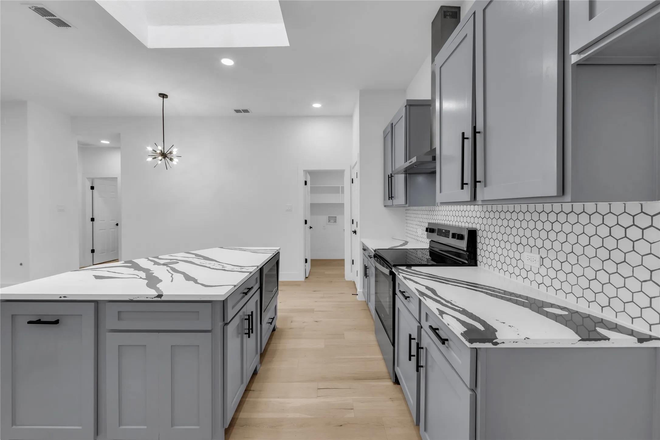 Single Family Residence For Sale in Denton County , 1611 Mallard Drive, Corinth, Texas 76210, 4 Bedroom, 2 Bathroom, 2 Garage spaces, 2,165 Sqft, built in 1999, mls#21367236, Real Estate Agent in Corinth, Homes For Sale in Denton county, Homes For Sale in Corinth, Realtor in Corinth Texas, Real Estate Brokerage Independent Realty Texas, Luminita Cordes Realtor