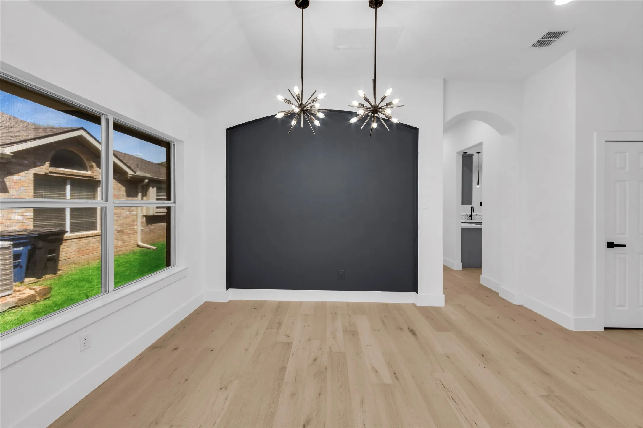 Single Family Residence For Sale in Denton County , 1611 Mallard Drive, Corinth, Texas 76210, 4 Bedroom, 2 Bathroom, 2 Garage spaces, 2,165 Sqft, built in 1999, mls#21367236, Real Estate Agent in Corinth, Homes For Sale in Denton county, Homes For Sale in Corinth, Realtor in Corinth Texas, Real Estate Brokerage Independent Realty Texas, Luminita Cordes Realtor