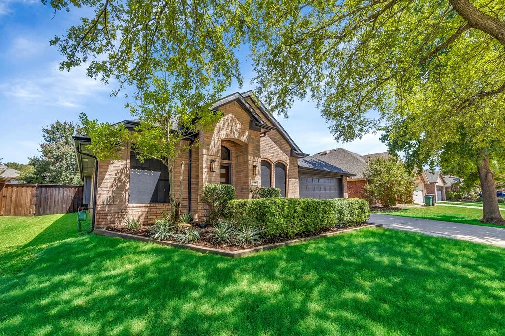 Single Family Residence For Sale in Denton County , 1611 Mallard Drive, Corinth, Texas 76210, 4 Bedroom, 2 Bathroom, 2 Garage spaces, 2,165 Sqft, built in 1999, mls#21367236, Real Estate Agent in Corinth, Homes For Sale in Denton county, Homes For Sale in Corinth, Realtor in Corinth Texas, Real Estate Brokerage Independent Realty Texas, Luminita Cordes Realtor