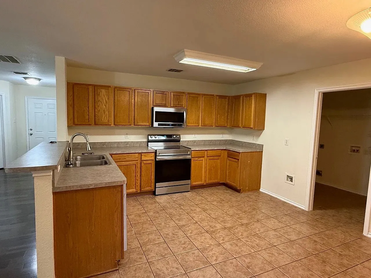 Single Family Residence For Rent in Collin County , 2929 Kimbrough Lane, Mc Kinney, Texas 75071, 4 Bedroom, 3 Bathroom, 2 Garage spaces, 2,313 Sqft, built in 2013, mls#21362637, Real Estate Agent in Mc Kinney, Homes For Rent in Collin county, Homes For Rent in Mc Kinney, Realtor in Mc Kinney Texas, Real Estate Brokerage Independent Realty Texas, Luminita Cordes Realtor
