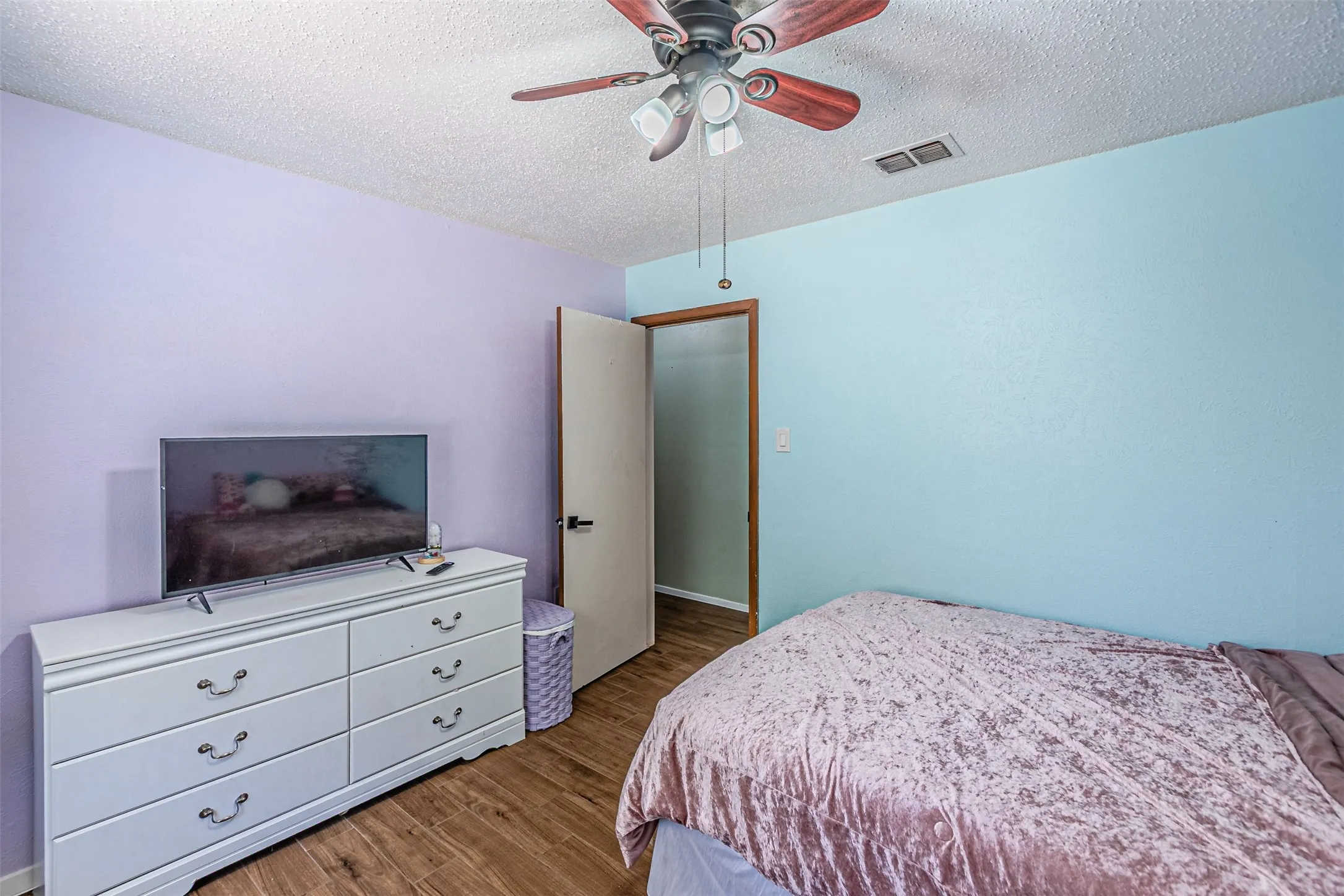 Single Family Residence For Rent in Tarrant County , 4117 Aragon Drive, Fort Worth, Texas 76133, 4 Bedroom, 2 Bathroom, 2 Garage spaces, 2,244 Sqft, built in 1973, mls#21353638, Real Estate Agent in Fort Worth, Homes For Rent in Tarrant county, Homes For Rent in Fort Worth, Realtor in Fort Worth Texas, Real Estate Brokerage Independent Realty Texas, Luminita Cordes Realtor