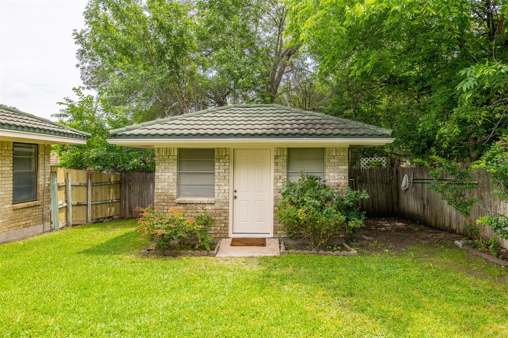 Single Family Residence For Rent in Tarrant County , 4117 Aragon Drive, Fort Worth, Texas 76133, 4 Bedroom, 2 Bathroom, 2 Garage spaces, 2,244 Sqft, built in 1973, mls#21353638, Real Estate Agent in Fort Worth, Homes For Rent in Tarrant county, Homes For Rent in Fort Worth, Realtor in Fort Worth Texas, Real Estate Brokerage Independent Realty Texas, Luminita Cordes Realtor