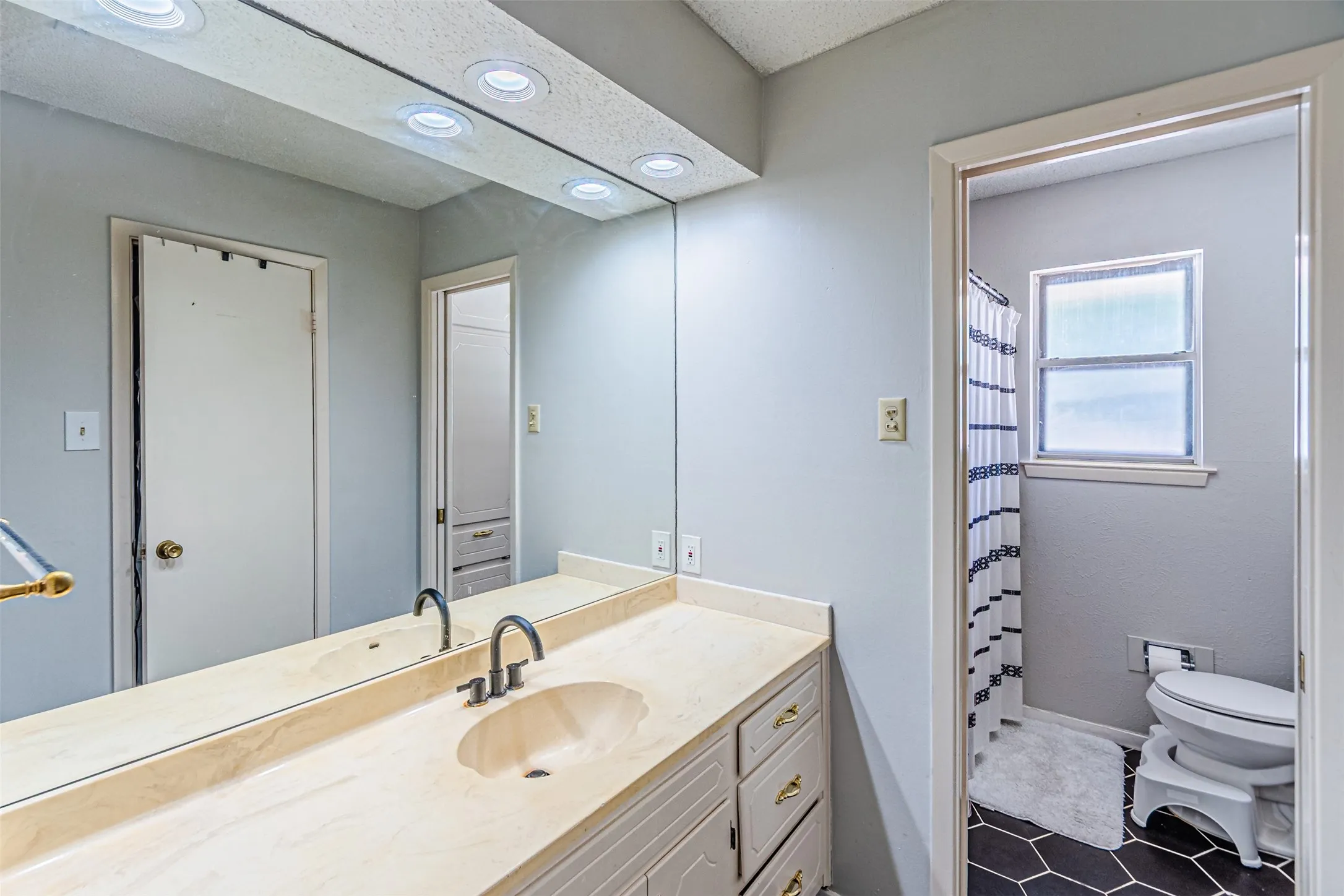 Single Family Residence For Rent in Tarrant County , 4117 Aragon Drive, Fort Worth, Texas 76133, 4 Bedroom, 2 Bathroom, 2 Garage spaces, 2,244 Sqft, built in 1973, mls#21353638, Real Estate Agent in Fort Worth, Homes For Rent in Tarrant county, Homes For Rent in Fort Worth, Realtor in Fort Worth Texas, Real Estate Brokerage Independent Realty Texas, Luminita Cordes Realtor