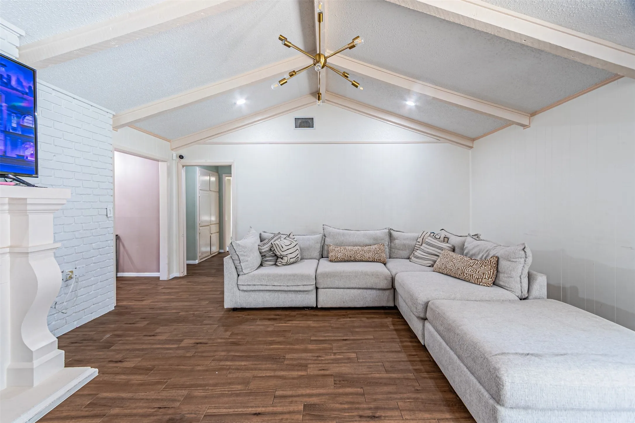 Single Family Residence For Rent in Tarrant County , 4117 Aragon Drive, Fort Worth, Texas 76133, 4 Bedroom, 2 Bathroom, 2 Garage spaces, 2,244 Sqft, built in 1973, mls#21353638, Real Estate Agent in Fort Worth, Homes For Rent in Tarrant county, Homes For Rent in Fort Worth, Realtor in Fort Worth Texas, Real Estate Brokerage Independent Realty Texas, Luminita Cordes Realtor