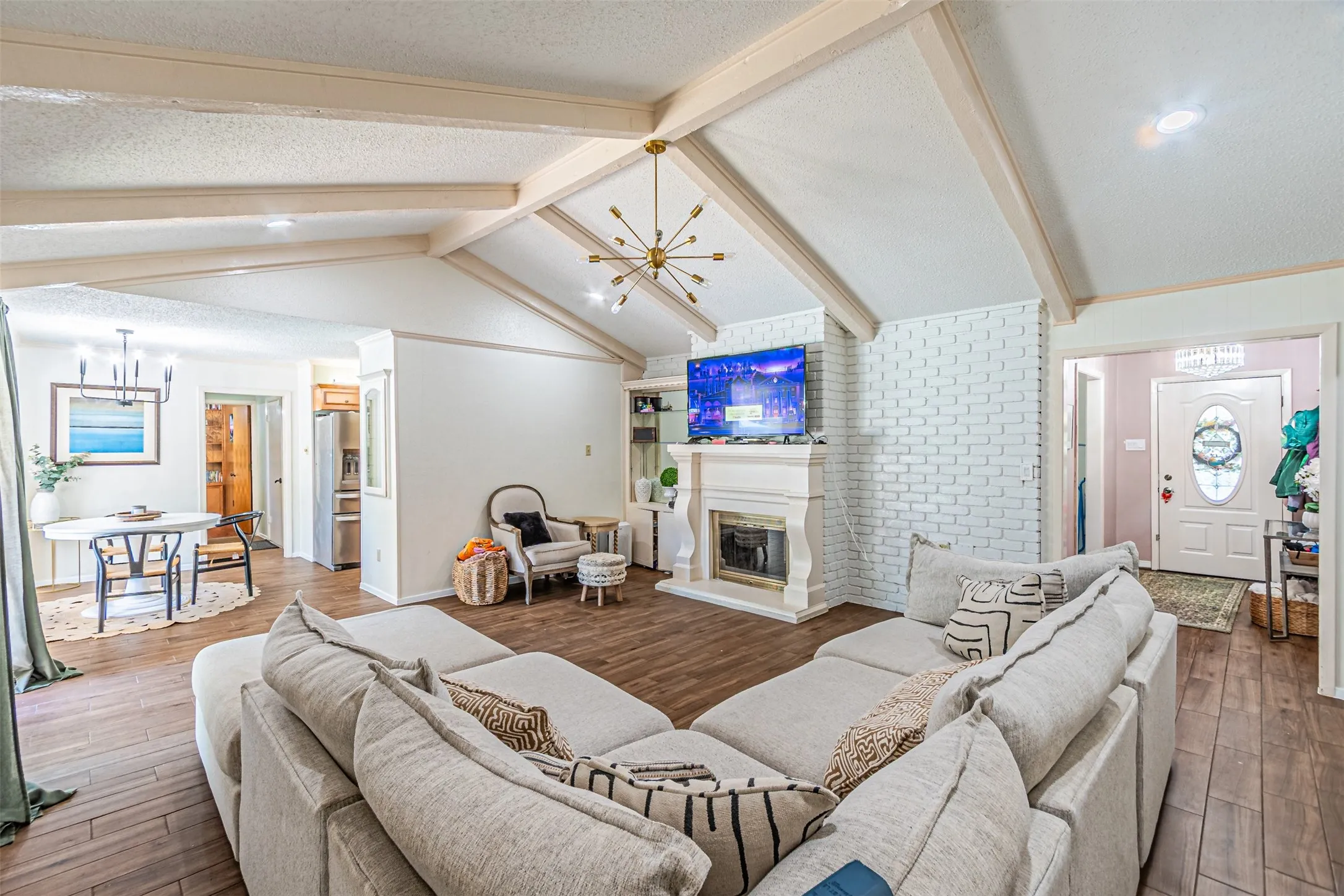 Single Family Residence For Rent in Tarrant County , 4117 Aragon Drive, Fort Worth, Texas 76133, 4 Bedroom, 2 Bathroom, 2 Garage spaces, 2,244 Sqft, built in 1973, mls#21353638, Real Estate Agent in Fort Worth, Homes For Rent in Tarrant county, Homes For Rent in Fort Worth, Realtor in Fort Worth Texas, Real Estate Brokerage Independent Realty Texas, Luminita Cordes Realtor
