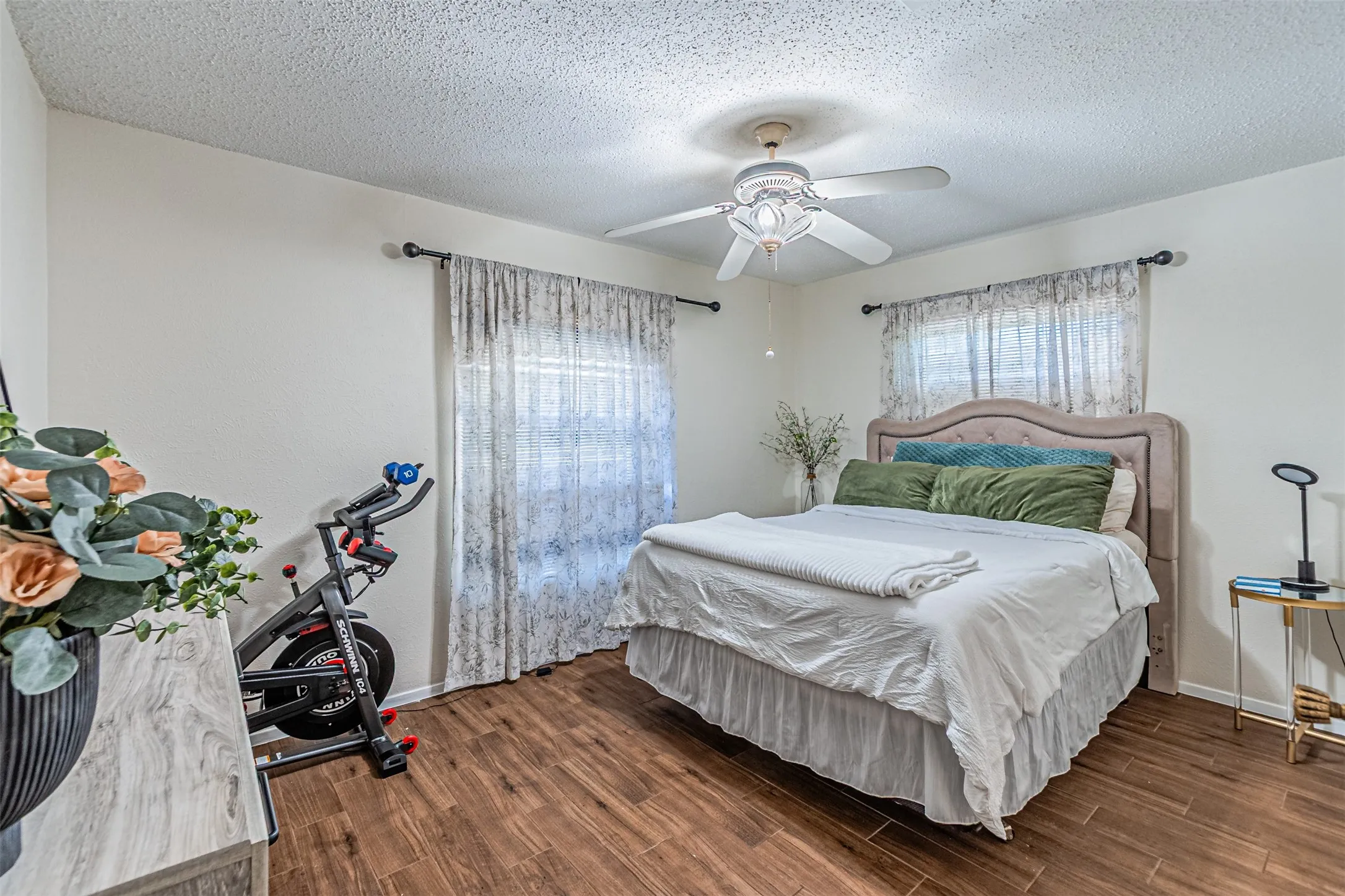Single Family Residence For Rent in Tarrant County , 4117 Aragon Drive, Fort Worth, Texas 76133, 4 Bedroom, 2 Bathroom, 2 Garage spaces, 2,244 Sqft, built in 1973, mls#21353638, Real Estate Agent in Fort Worth, Homes For Rent in Tarrant county, Homes For Rent in Fort Worth, Realtor in Fort Worth Texas, Real Estate Brokerage Independent Realty Texas, Luminita Cordes Realtor