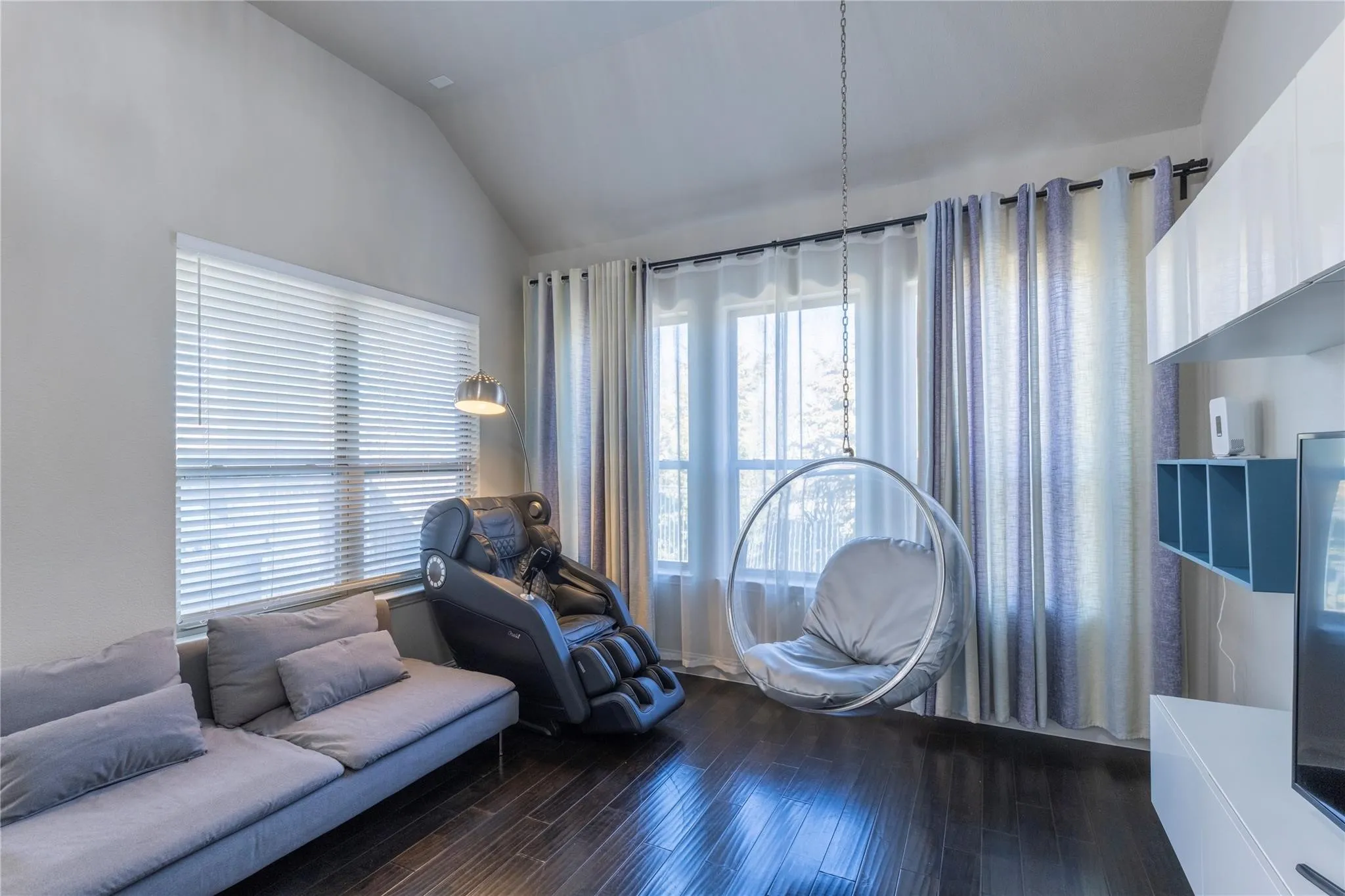 Single Family Residence For Sale in Denton County , 3721 Winchester, The Colony, Texas 75056, 3 Bedroom, 2 Bathroom, 3 Garage spaces, 2,339 Sqft, built in 2015, Price $595,000, mls#21367241, Real Estate Agent in The Colony, Homes For Sale in Denton county, Homes For Sale in The Colony, Realtor in The Colony Texas, Real Estate Brokerage Independent Realty Texas, Luminita Cordes Realtor