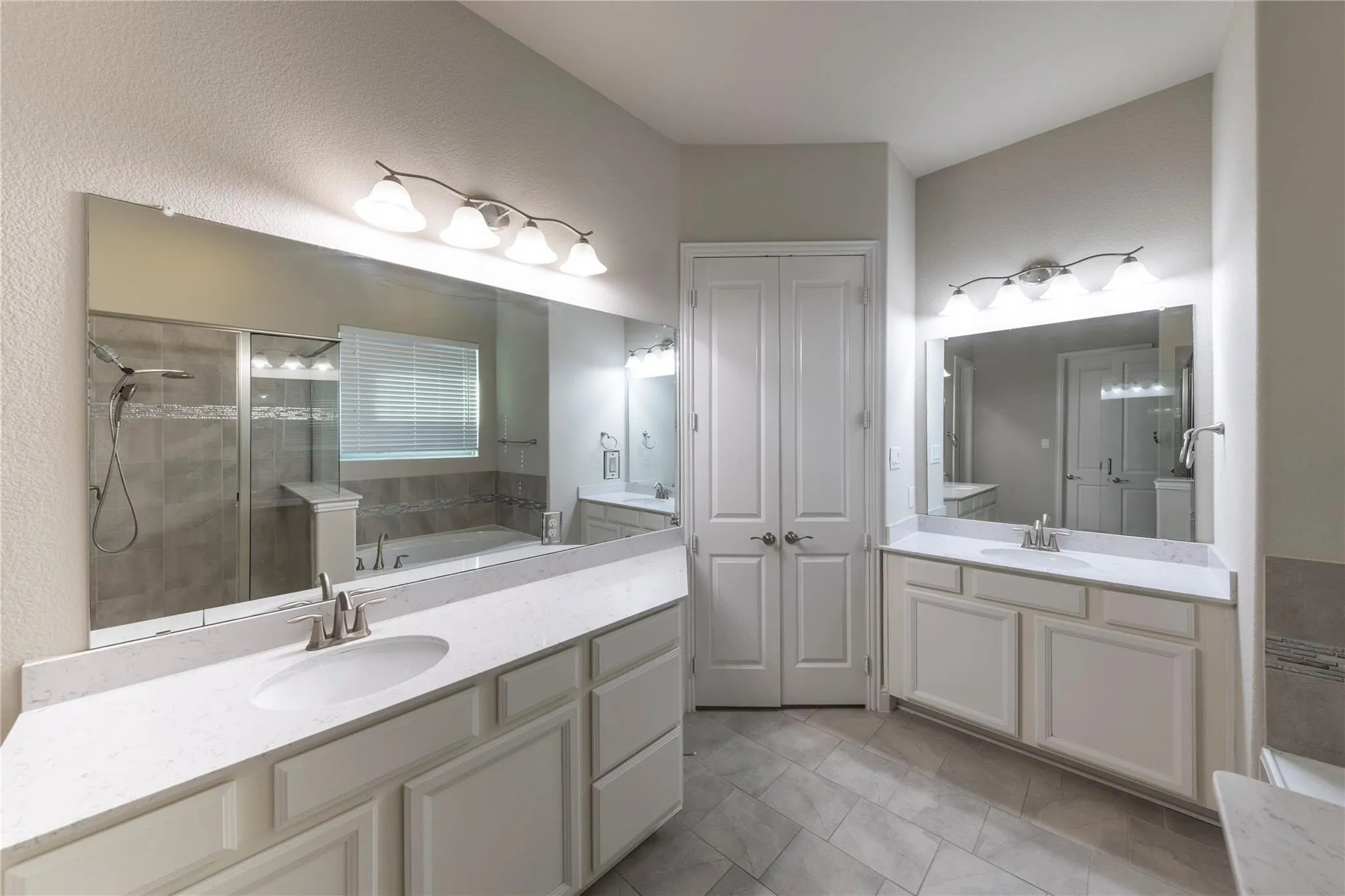 Single Family Residence For Sale in Denton County , 3721 Winchester, The Colony, Texas 75056, 3 Bedroom, 2 Bathroom, 3 Garage spaces, 2,339 Sqft, built in 2015, Price $595,000, mls#21367241, Real Estate Agent in The Colony, Homes For Sale in Denton county, Homes For Sale in The Colony, Realtor in The Colony Texas, Real Estate Brokerage Independent Realty Texas, Luminita Cordes Realtor