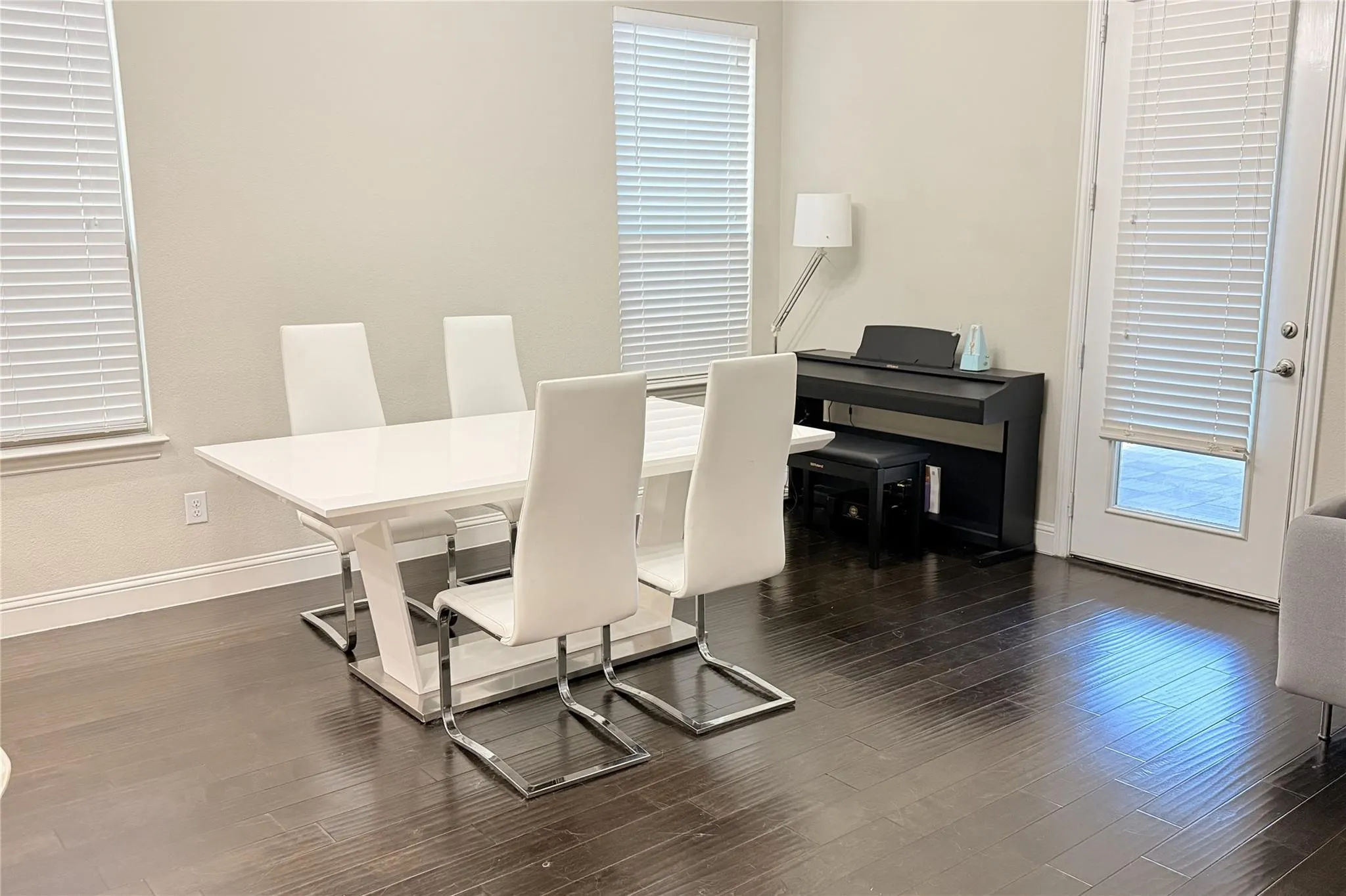 Single Family Residence For Sale in Denton County , 3721 Winchester, The Colony, Texas 75056, 3 Bedroom, 2 Bathroom, 3 Garage spaces, 2,339 Sqft, built in 2015, Price $595,000, mls#21367241, Real Estate Agent in The Colony, Homes For Sale in Denton county, Homes For Sale in The Colony, Realtor in The Colony Texas, Real Estate Brokerage Independent Realty Texas, Luminita Cordes Realtor
