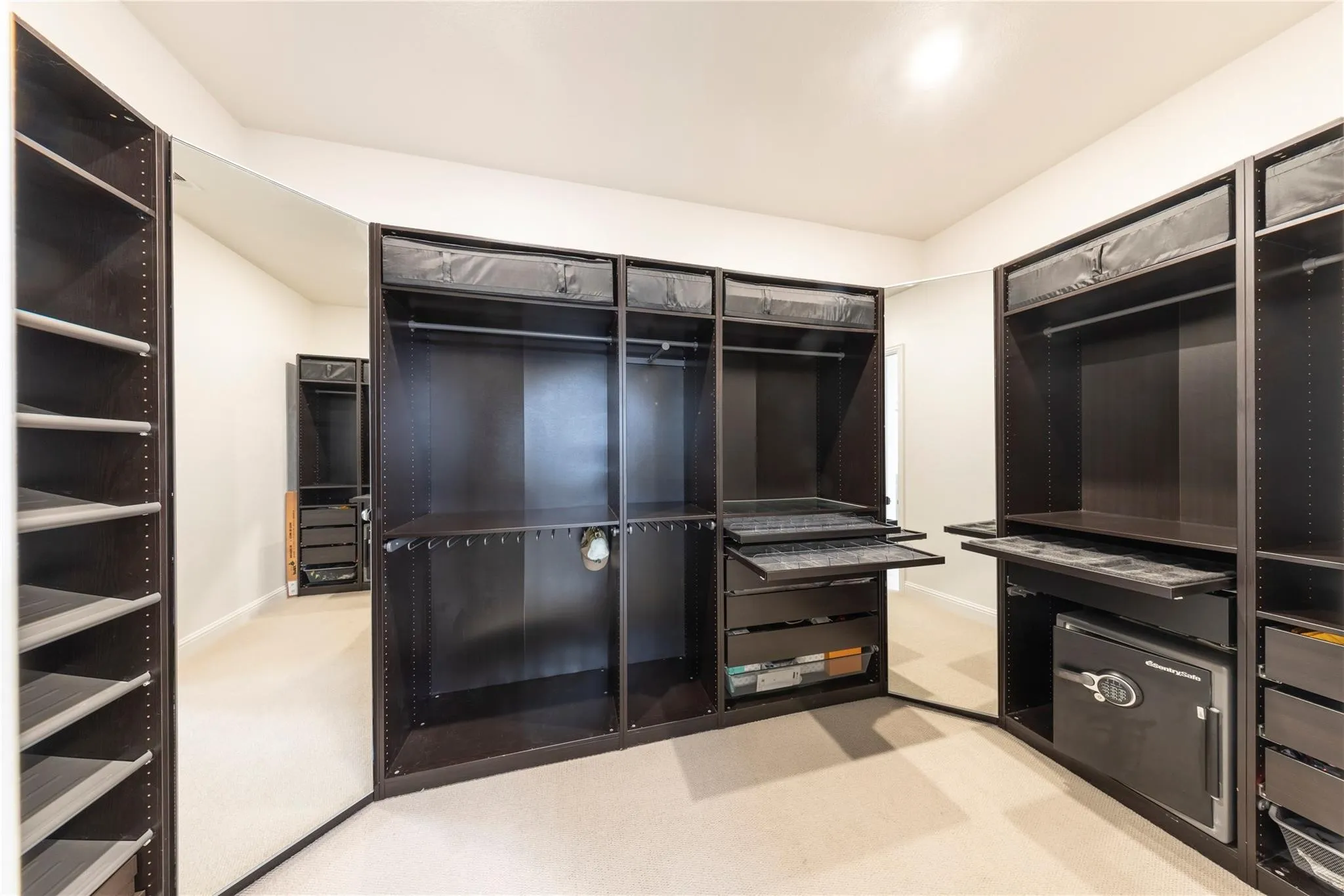 Single Family Residence For Sale in Denton County , 3721 Winchester, The Colony, Texas 75056, 3 Bedroom, 2 Bathroom, 3 Garage spaces, 2,339 Sqft, built in 2015, Price $595,000, mls#21367241, Real Estate Agent in The Colony, Homes For Sale in Denton county, Homes For Sale in The Colony, Realtor in The Colony Texas, Real Estate Brokerage Independent Realty Texas, Luminita Cordes Realtor
