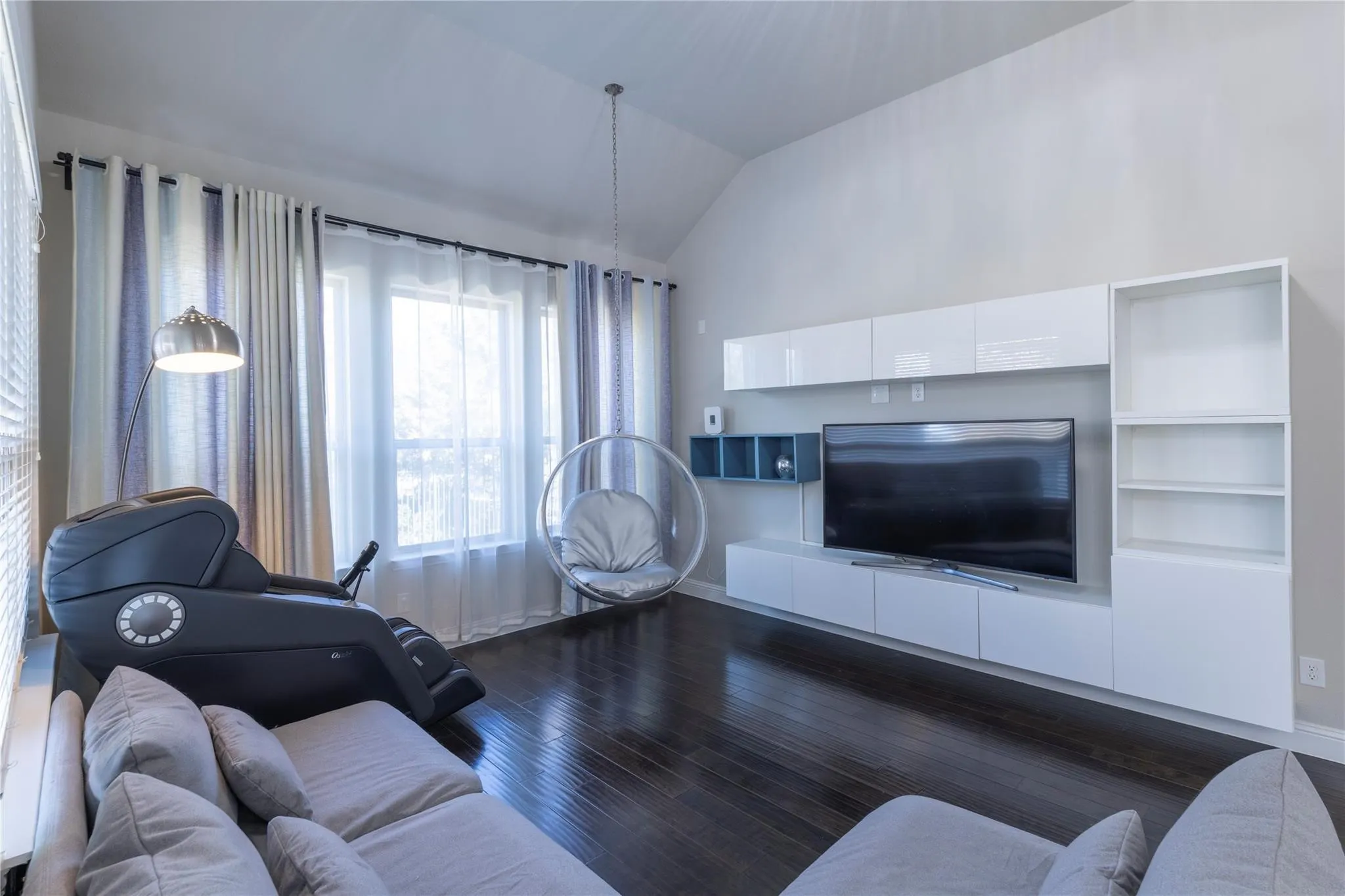 Single Family Residence For Sale in Denton County , 3721 Winchester, The Colony, Texas 75056, 3 Bedroom, 2 Bathroom, 3 Garage spaces, 2,339 Sqft, built in 2015, Price $595,000, mls#21367241, Real Estate Agent in The Colony, Homes For Sale in Denton county, Homes For Sale in The Colony, Realtor in The Colony Texas, Real Estate Brokerage Independent Realty Texas, Luminita Cordes Realtor