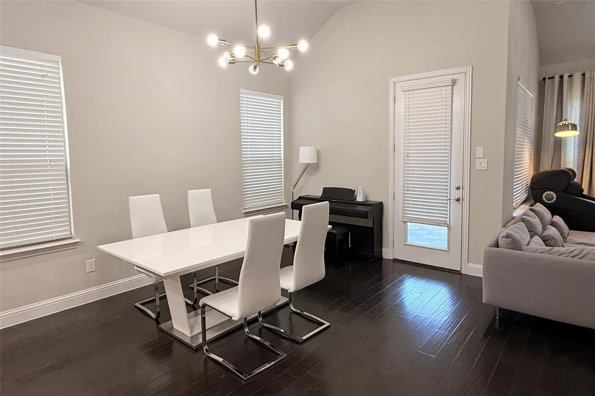 Single Family Residence For Sale in Denton County , 3721 Winchester, The Colony, Texas 75056, 3 Bedroom, 2 Bathroom, 3 Garage spaces, 2,339 Sqft, built in 2015, Price $595,000, mls#21367241, Real Estate Agent in The Colony, Homes For Sale in Denton county, Homes For Sale in The Colony, Realtor in The Colony Texas, Real Estate Brokerage Independent Realty Texas, Luminita Cordes Realtor